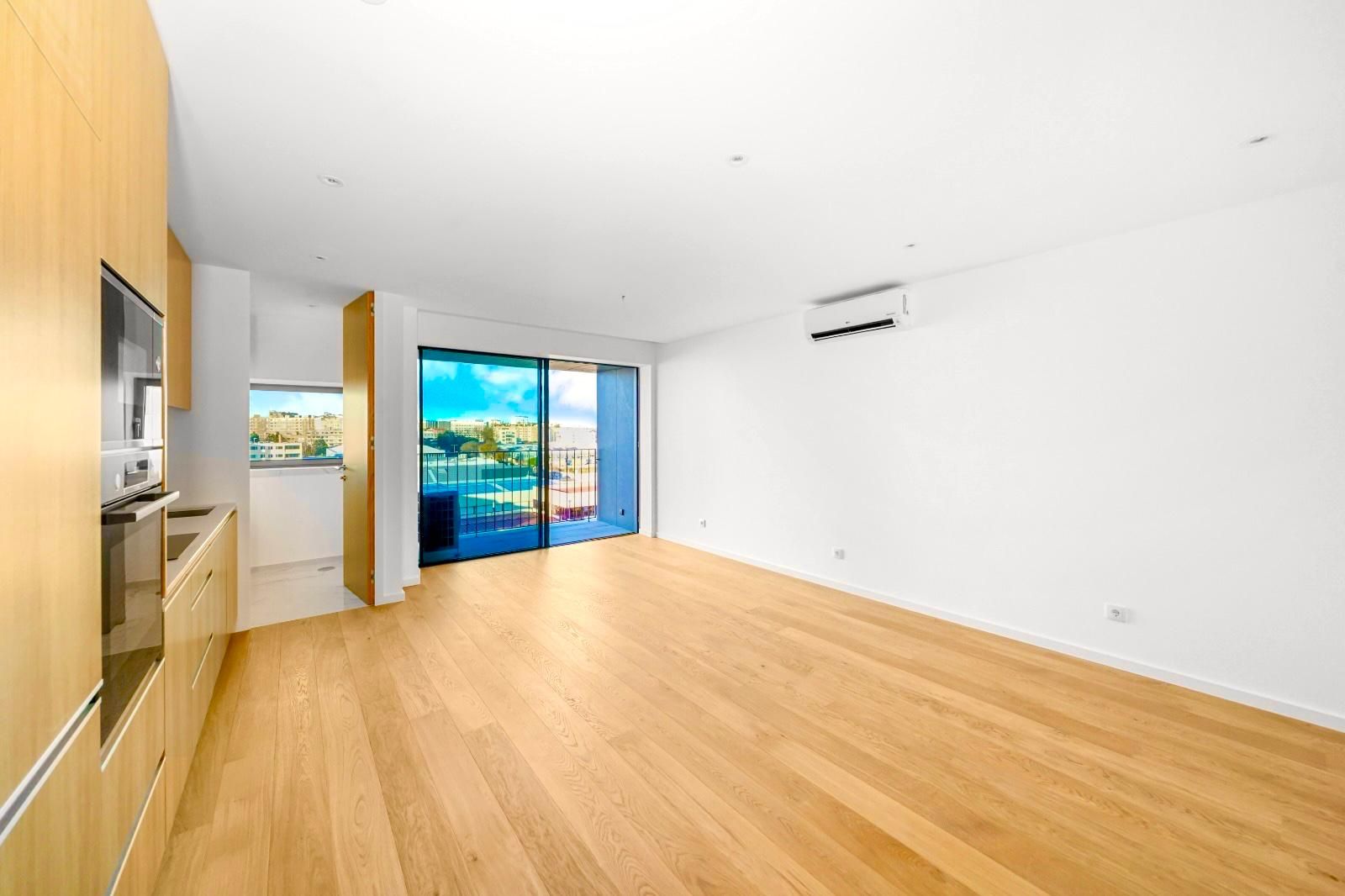 Apartamento nuevo de 2 dormitorios con balcones en Matosinhos Sul