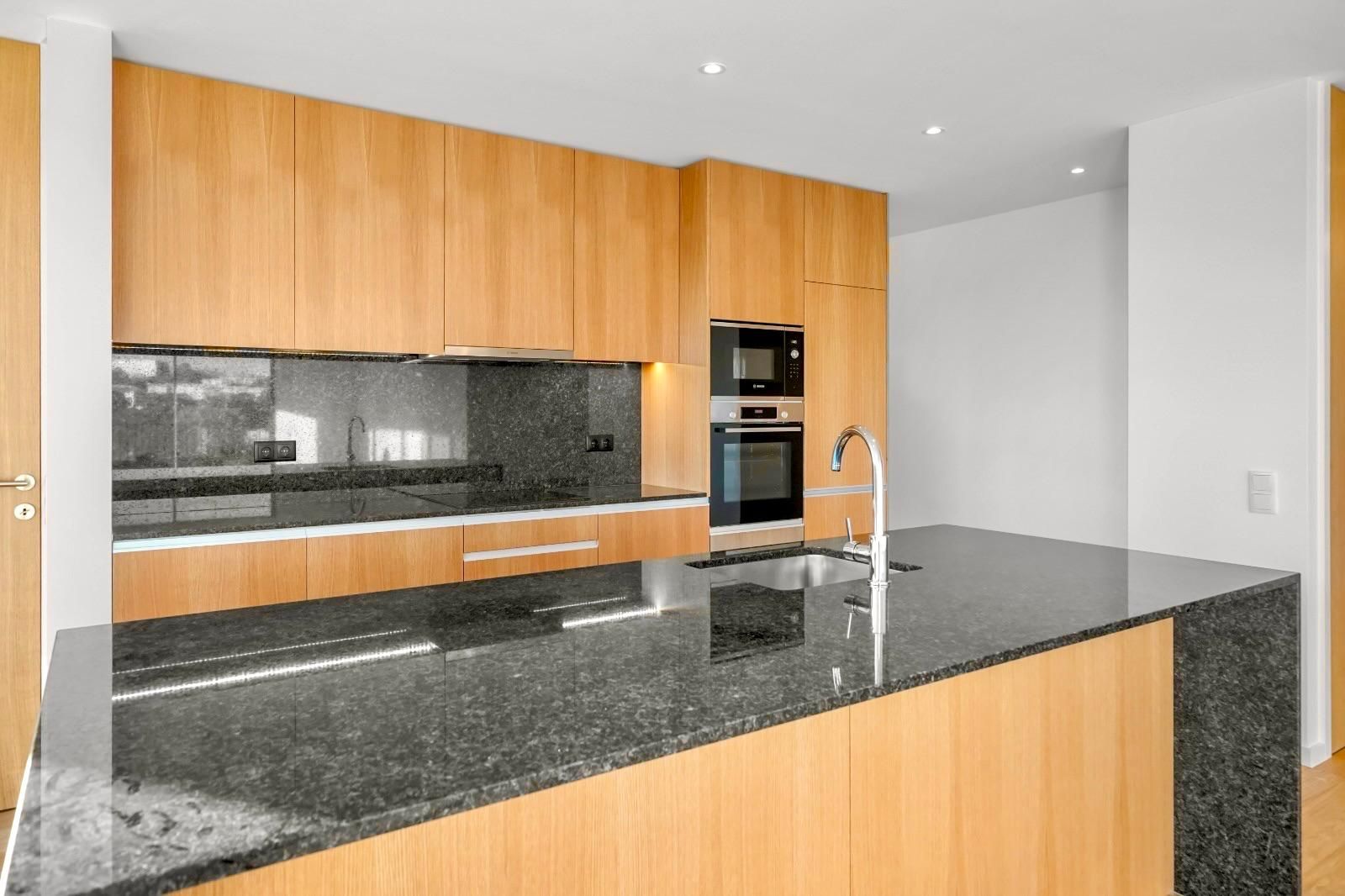 Apartamento nuevo de 2 dormitorios con balcones en Matosinhos Sul