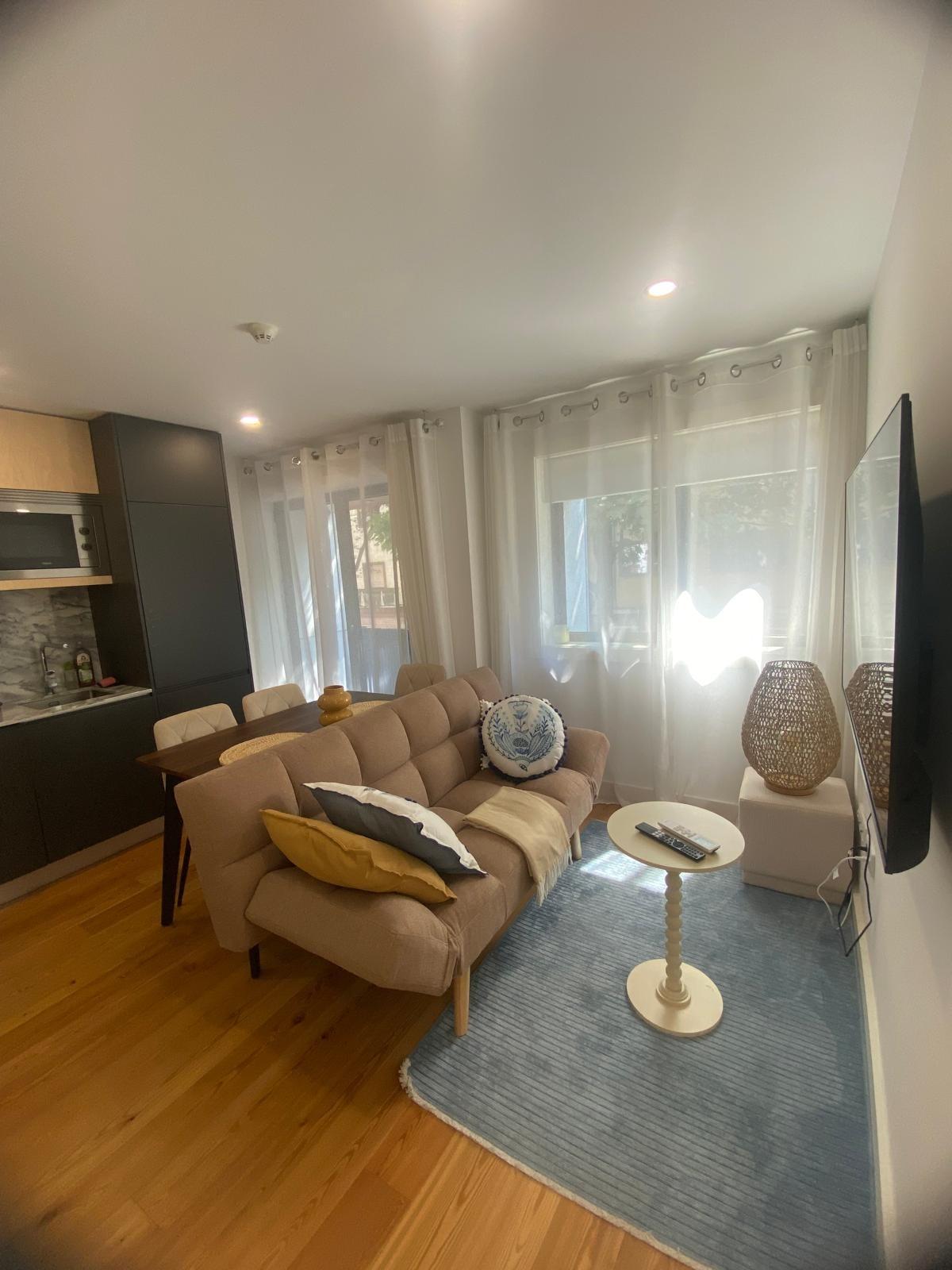 Apartamento T1 mobilado na Rua Ferreira Cardoso - Bonfim
