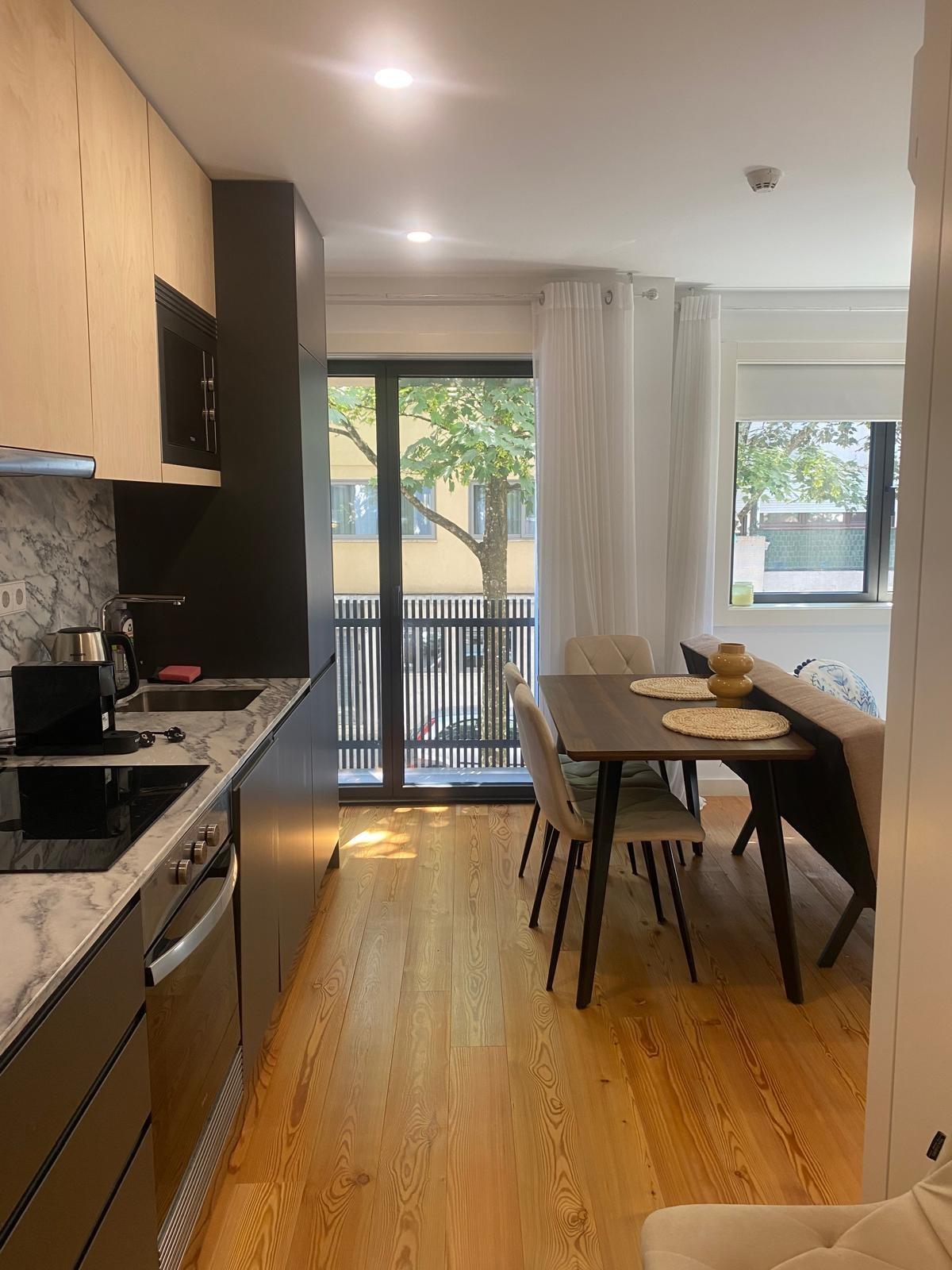 Apartamento T1 mobilado na Rua Ferreira Cardoso - Bonfim