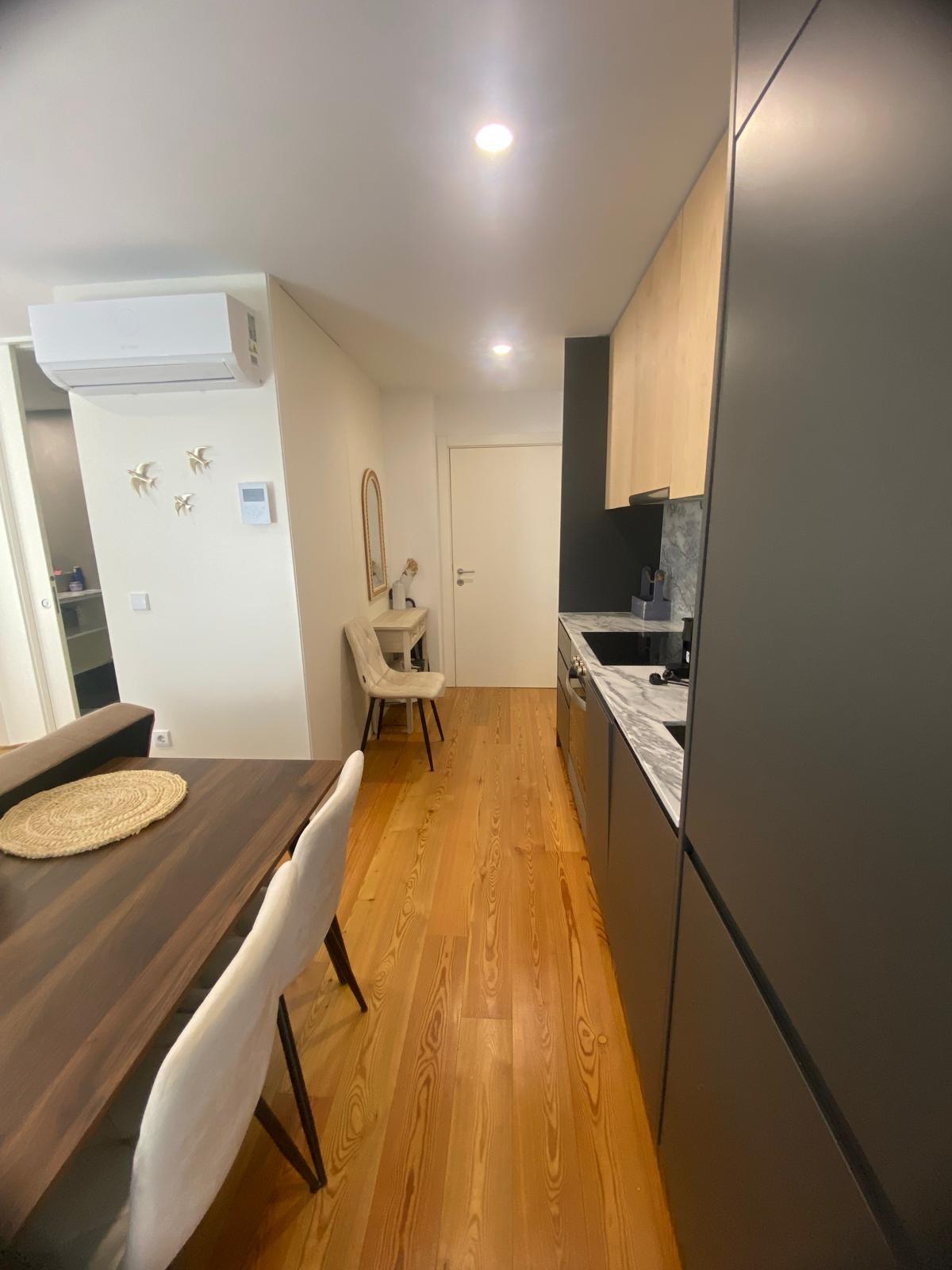 Apartamento T1 mobilado na Rua Ferreira Cardoso - Bonfim