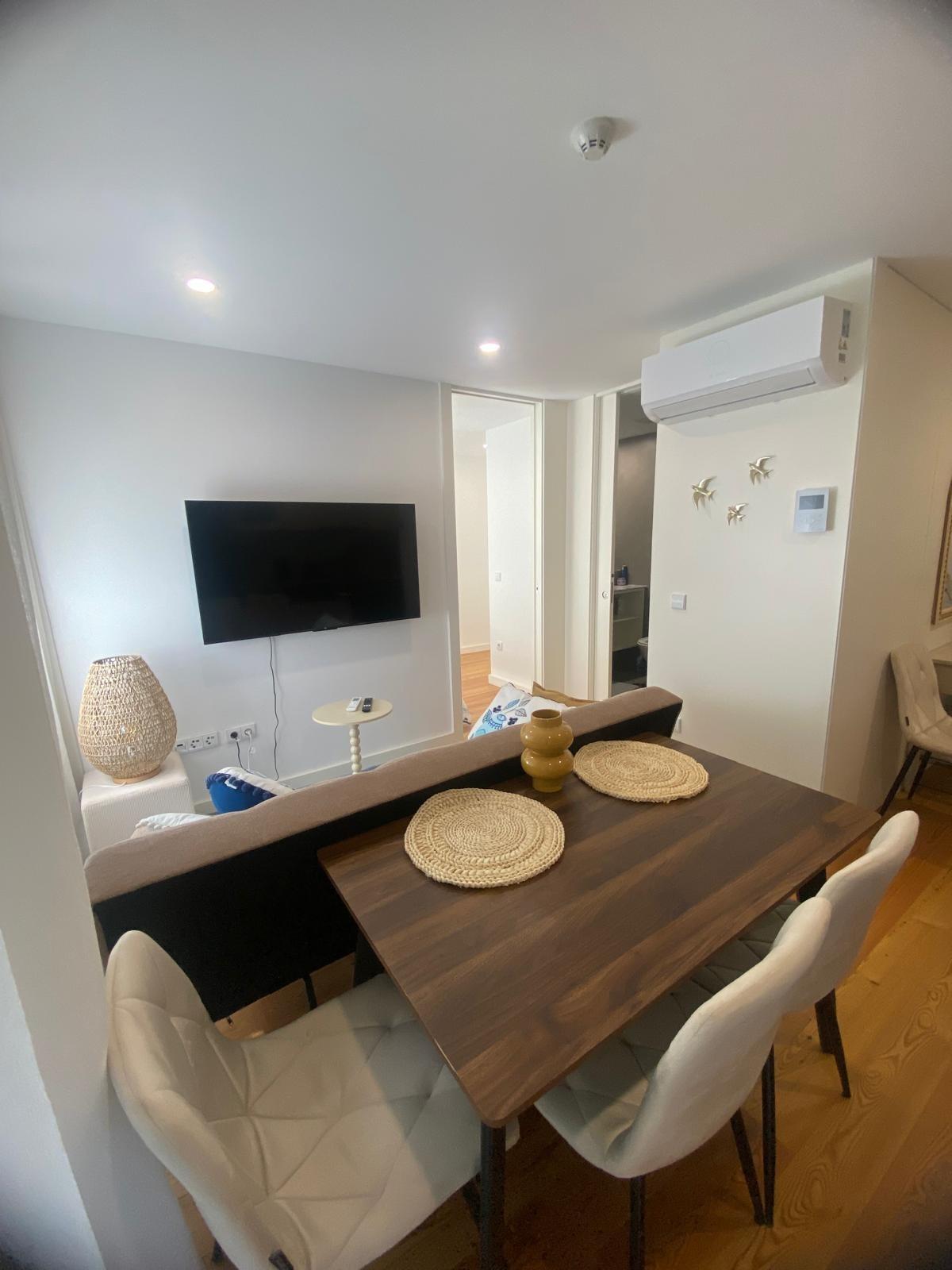 Apartamento T1 mobilado na Rua Ferreira Cardoso - Bonfim