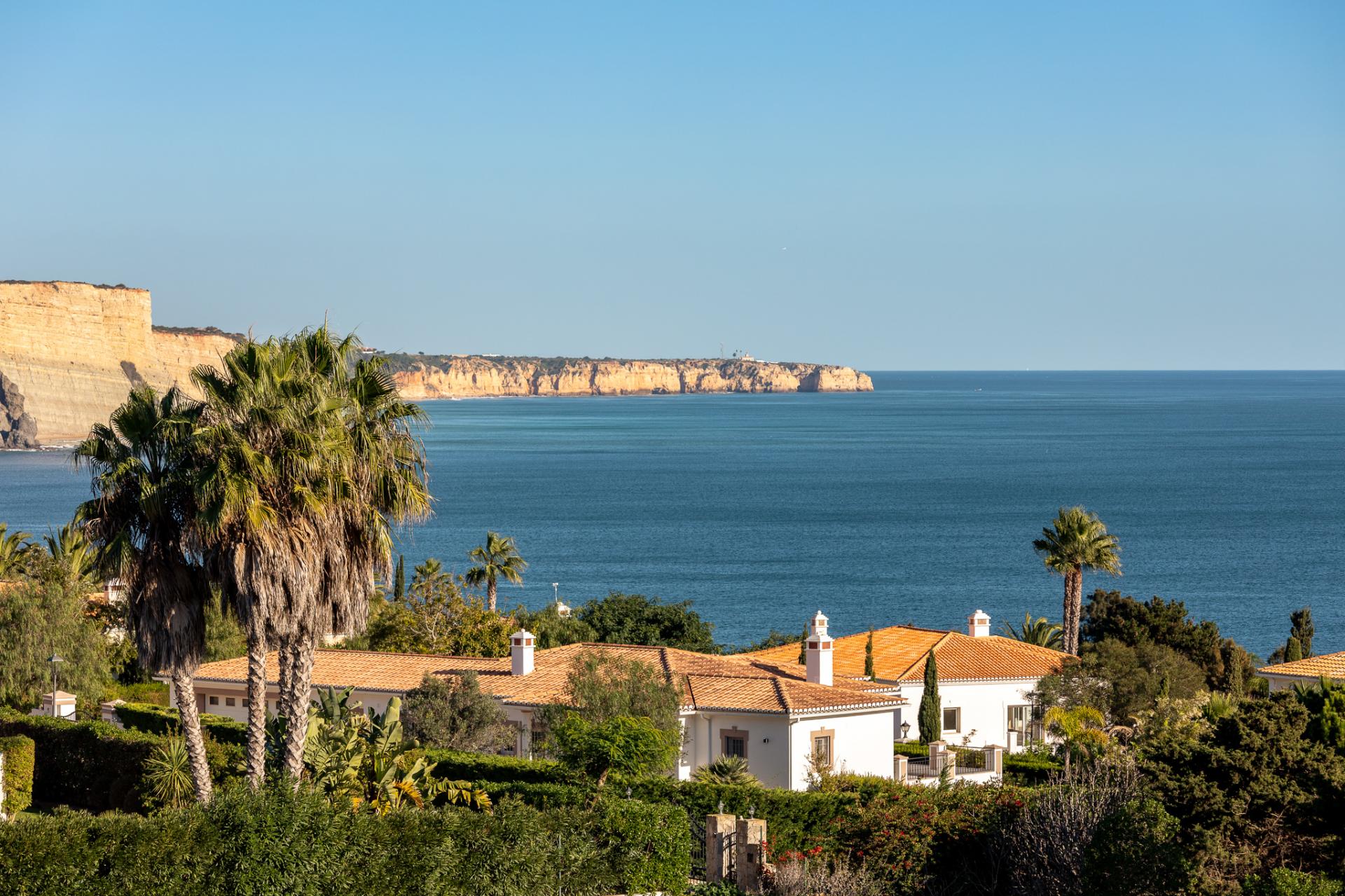 Privileged Plot with Panoramic Sea View