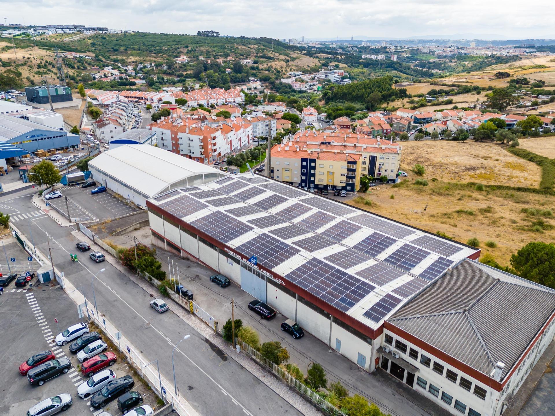 Armazém de 3 Pisos em Queluz de Baixo (Barcarena, Oeiras)