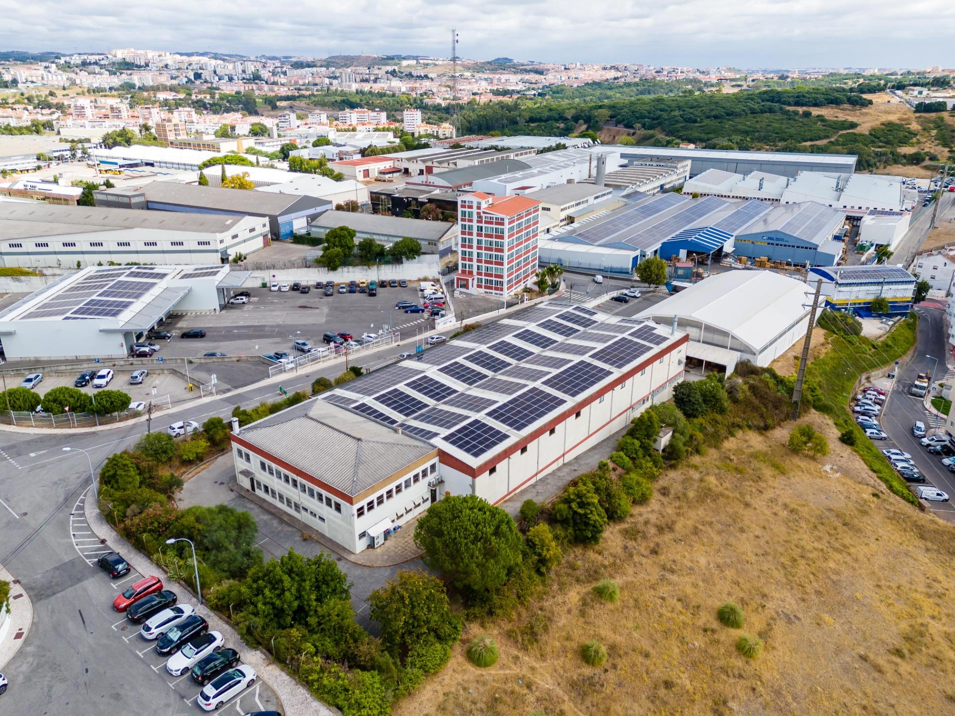 Armazém de 3 Pisos em Queluz de Baixo (Barcarena, Oeiras)