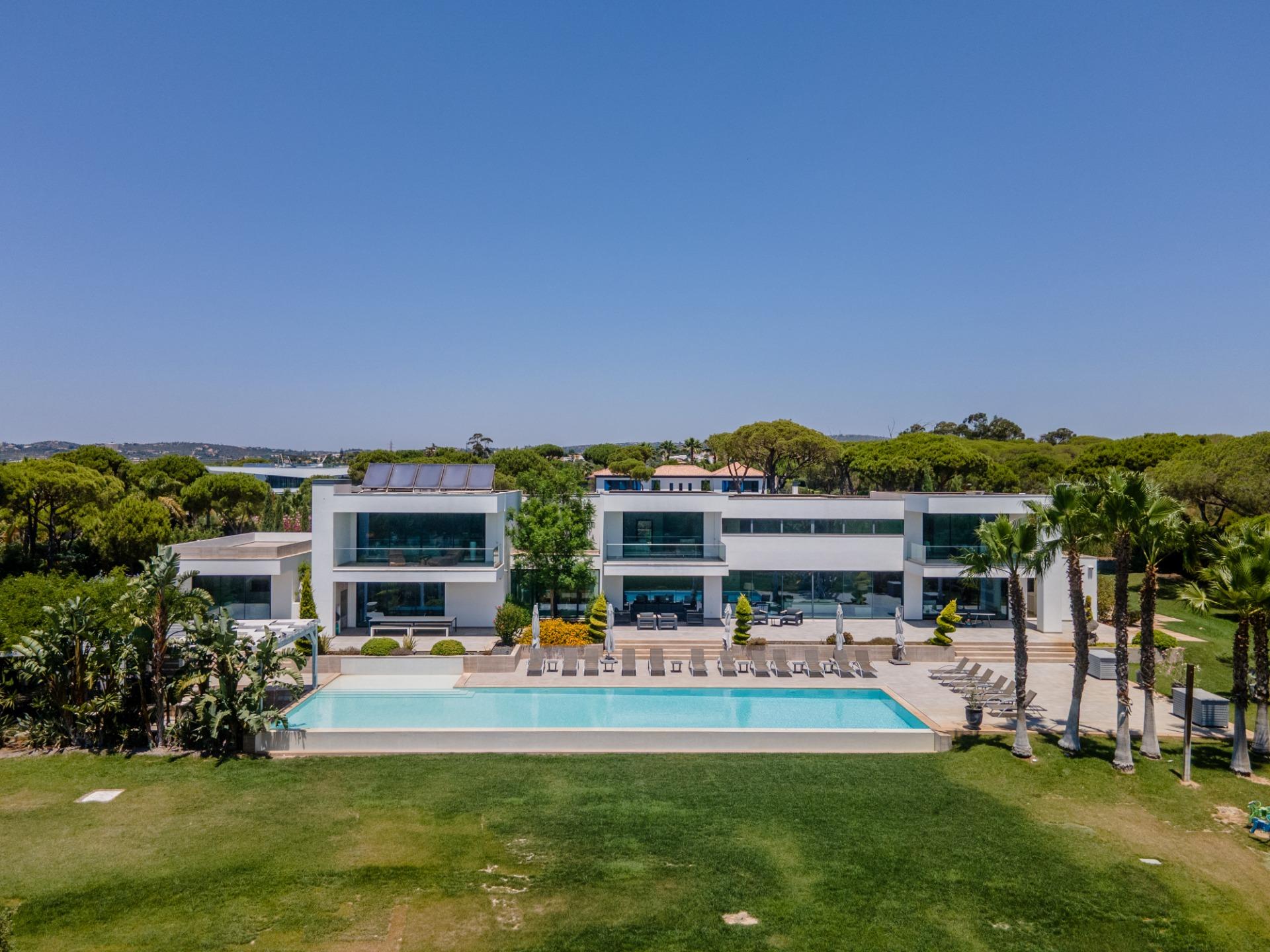 Una Obra Maestra Contemporánea en Pinhal Velho, Vilamoura