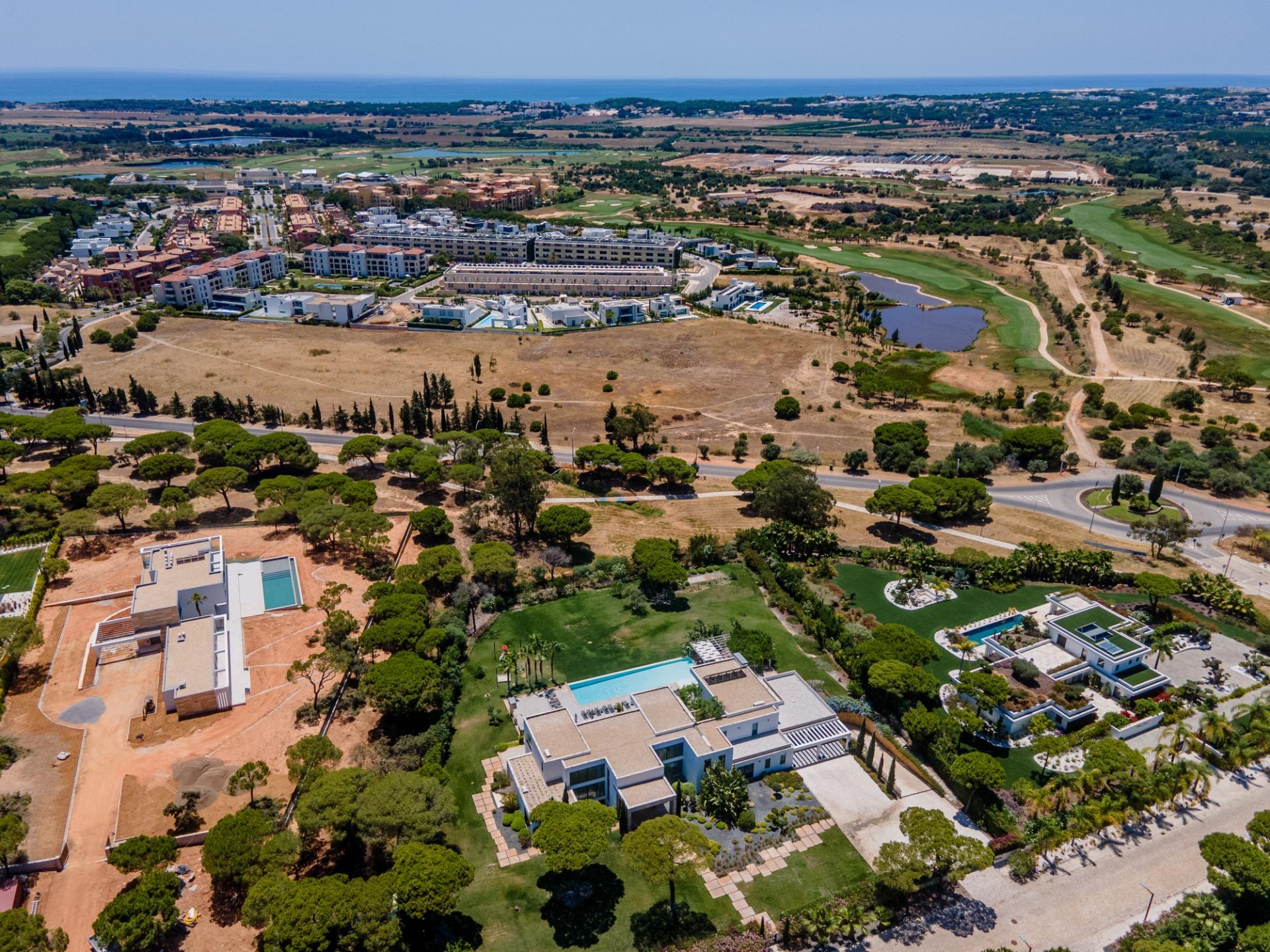 Una Obra Maestra Contemporánea en Pinhal Velho, Vilamoura