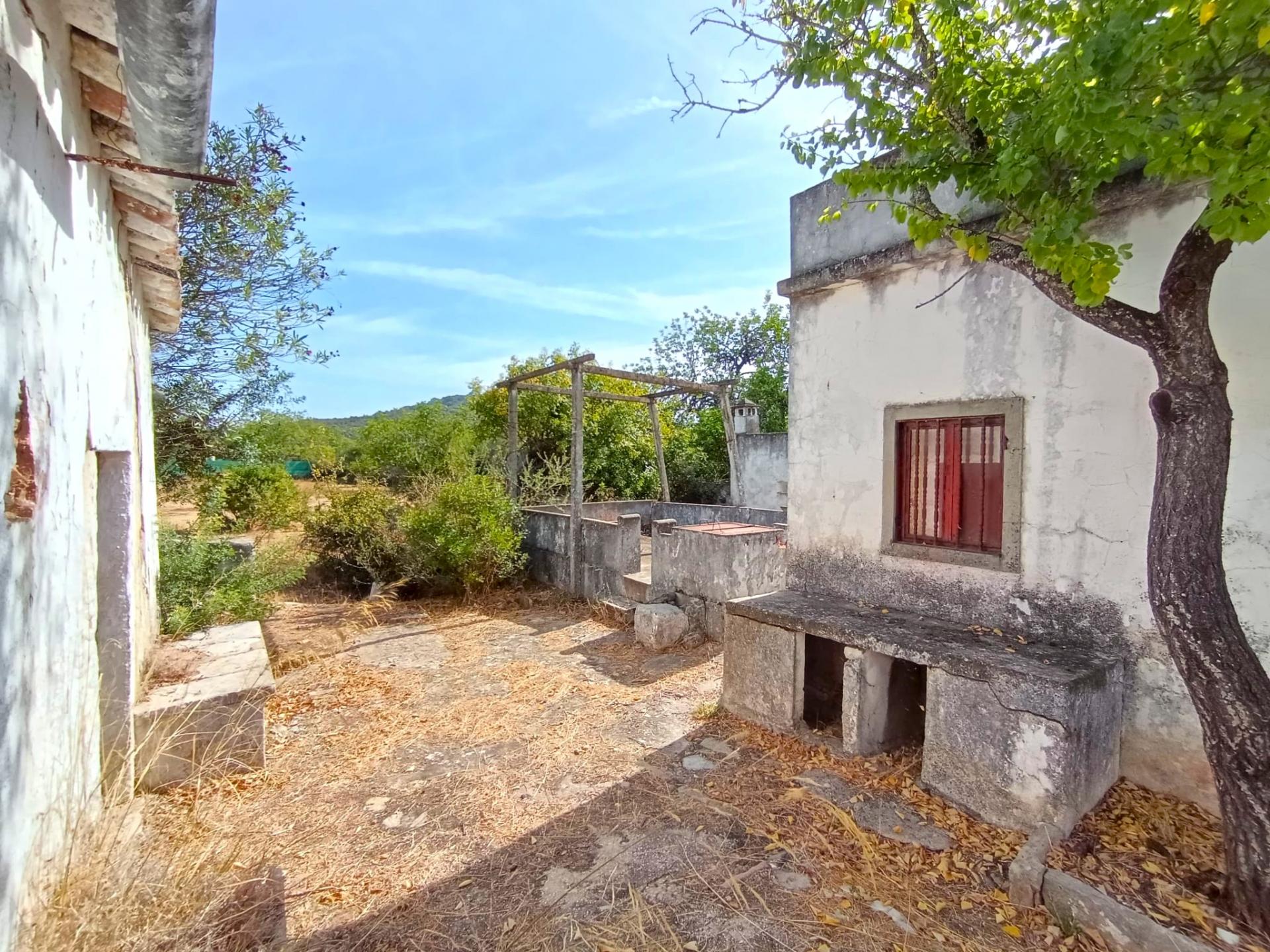House for Reconstruction in Loulé – Renovate, Transform, Add Value