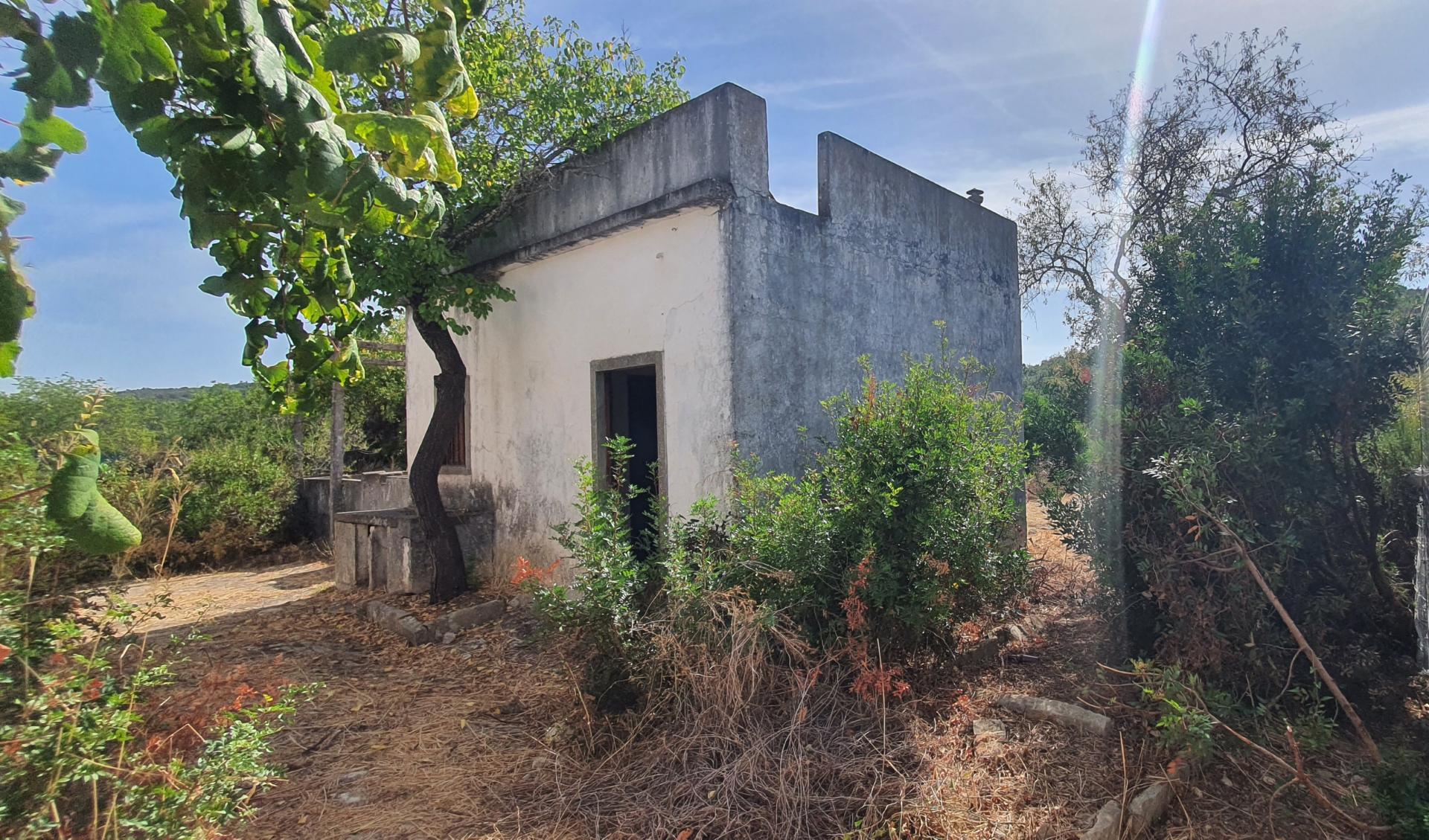 House for Reconstruction in Loulé – Renovate, Transform, Add Value