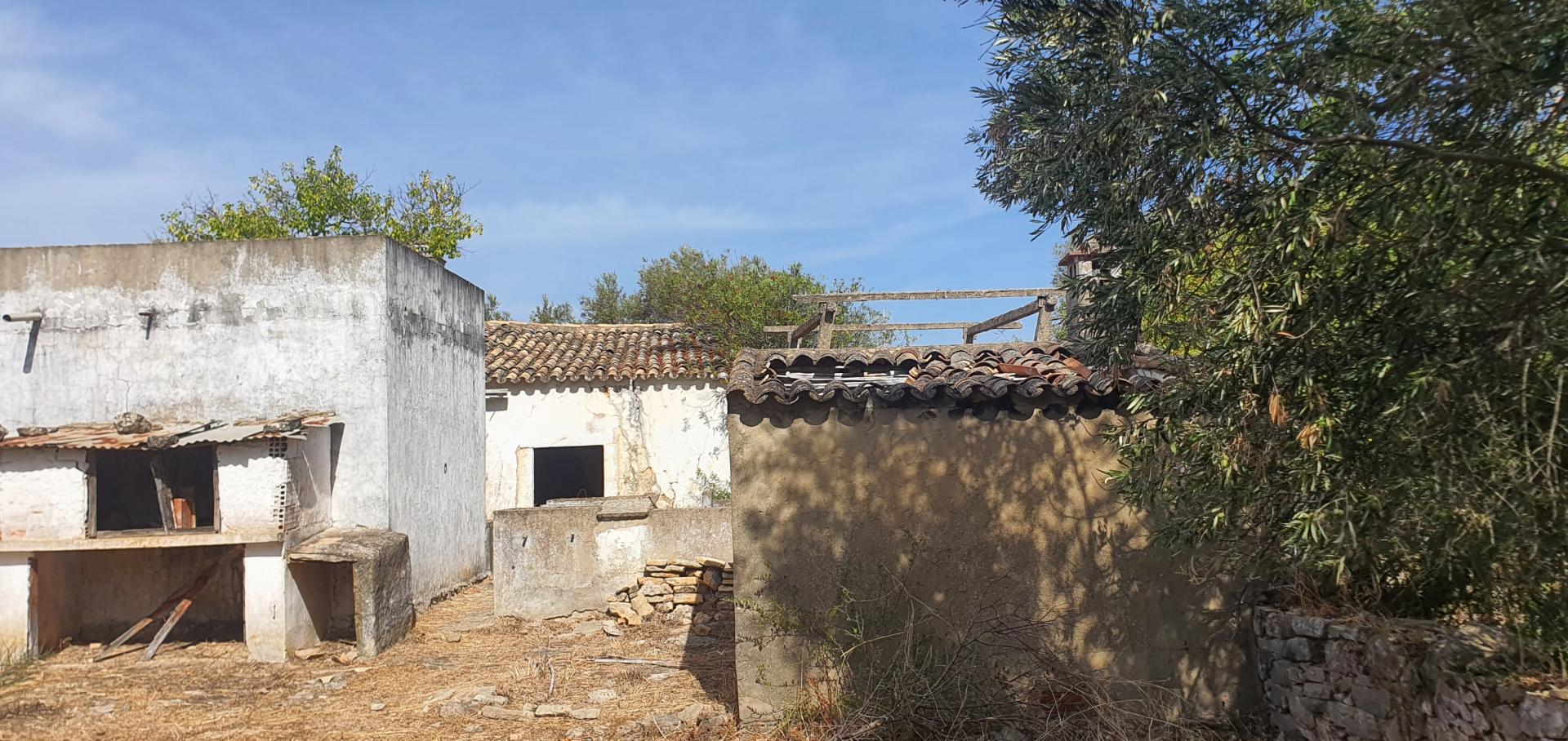 House for Reconstruction in Loulé – Renovate, Transform, Add Value