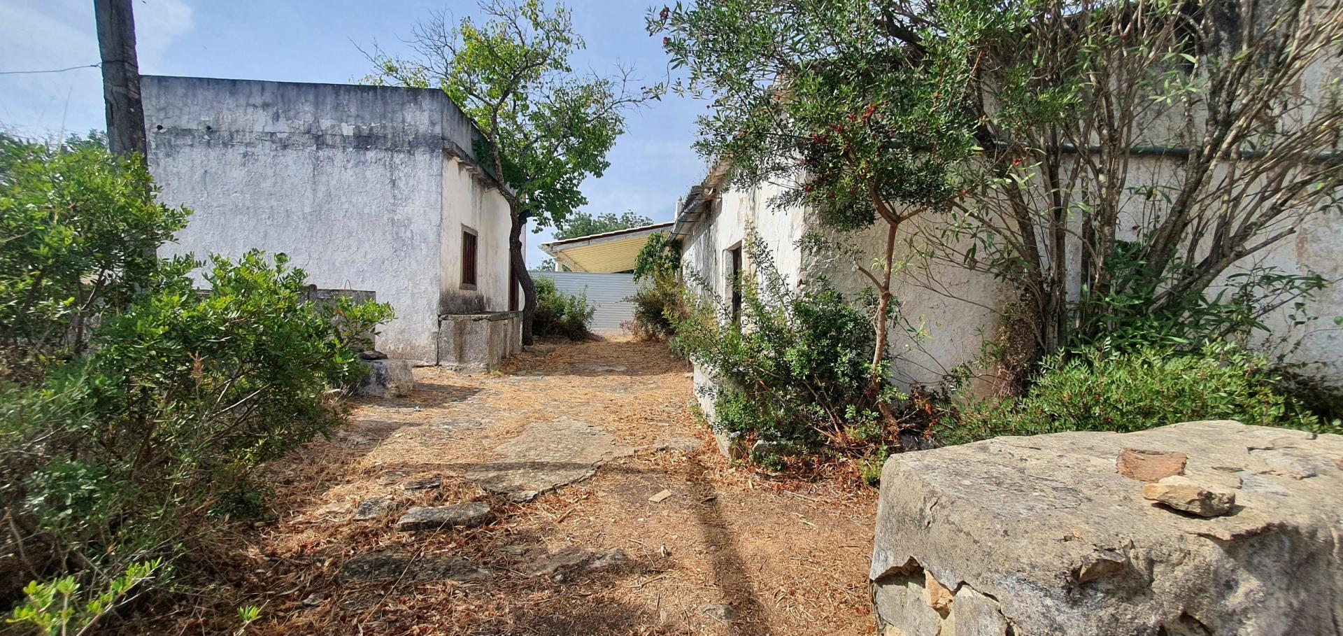 House for Reconstruction in Loulé – Renovate, Transform, Add Value