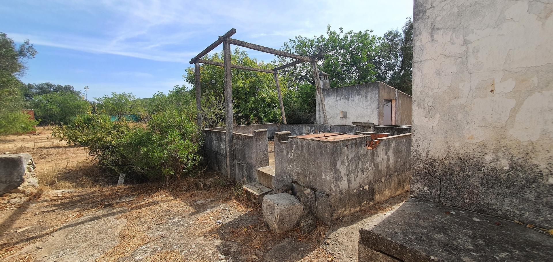 House for Reconstruction in Loulé – Renovate, Transform, Add Value