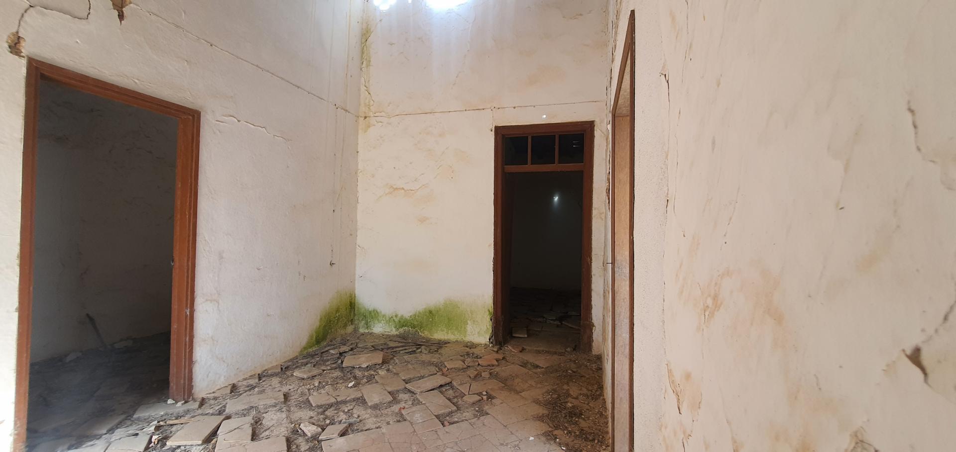 House for Reconstruction in Loulé – Renovate, Transform, Add Value