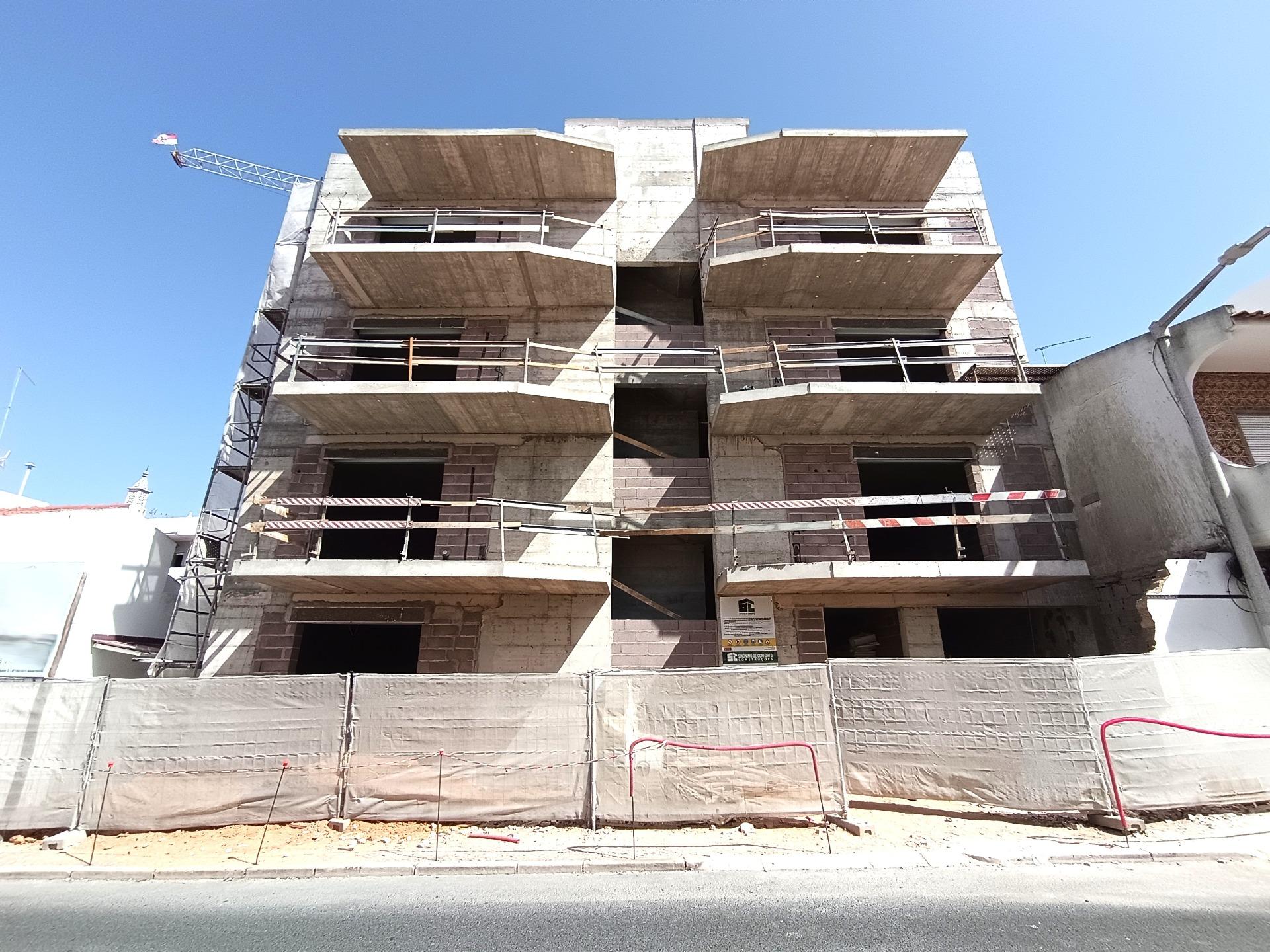 2-Bedroom Apartment in Quarteira – Live Just Minutes from the Sea