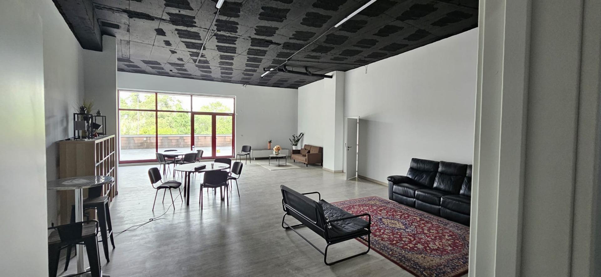 Local comercial con 35 plazas de aparcamiento
