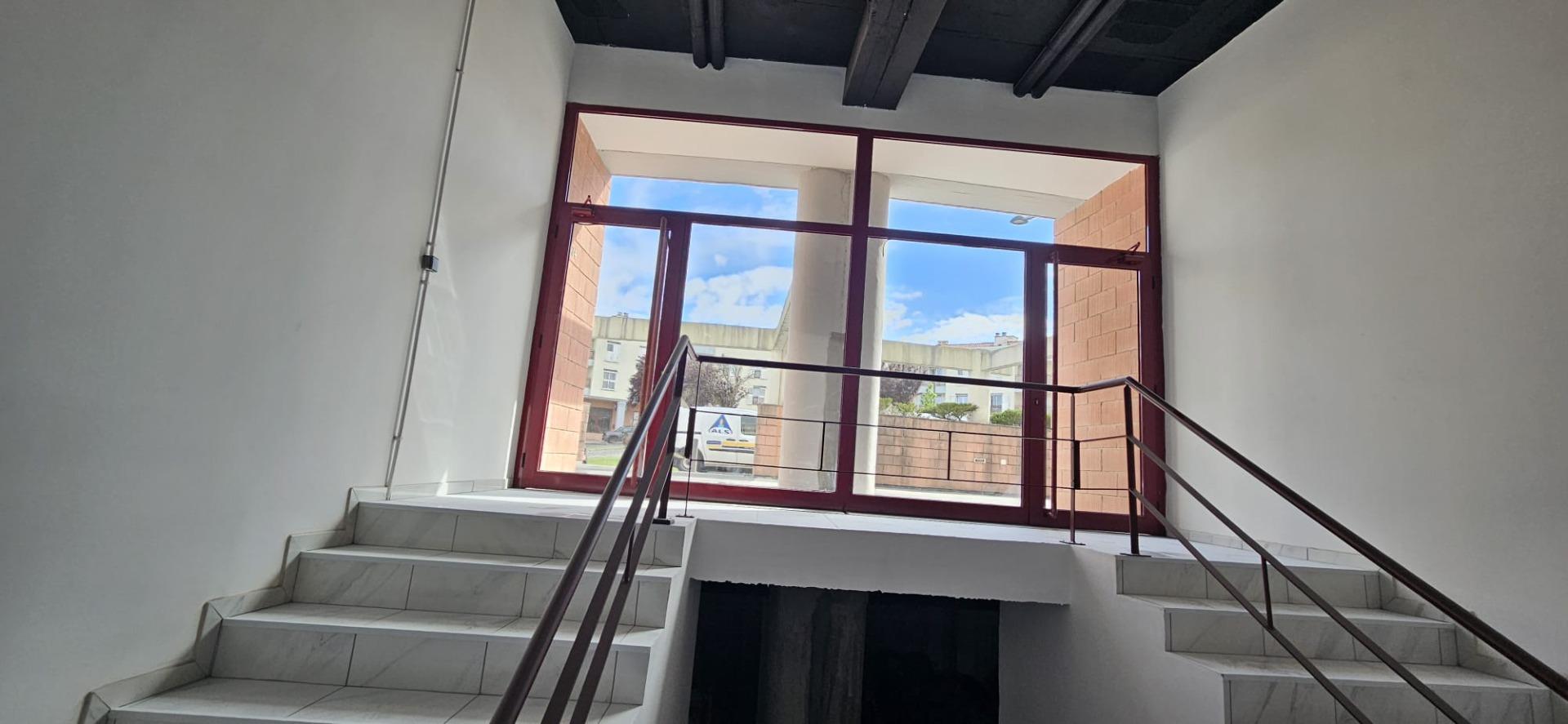 Local comercial con 35 plazas de aparcamiento