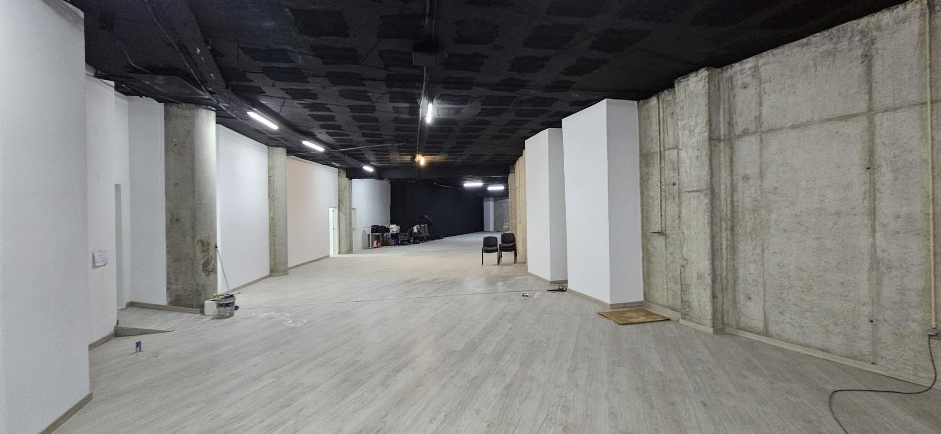 Local comercial con 35 plazas de aparcamiento