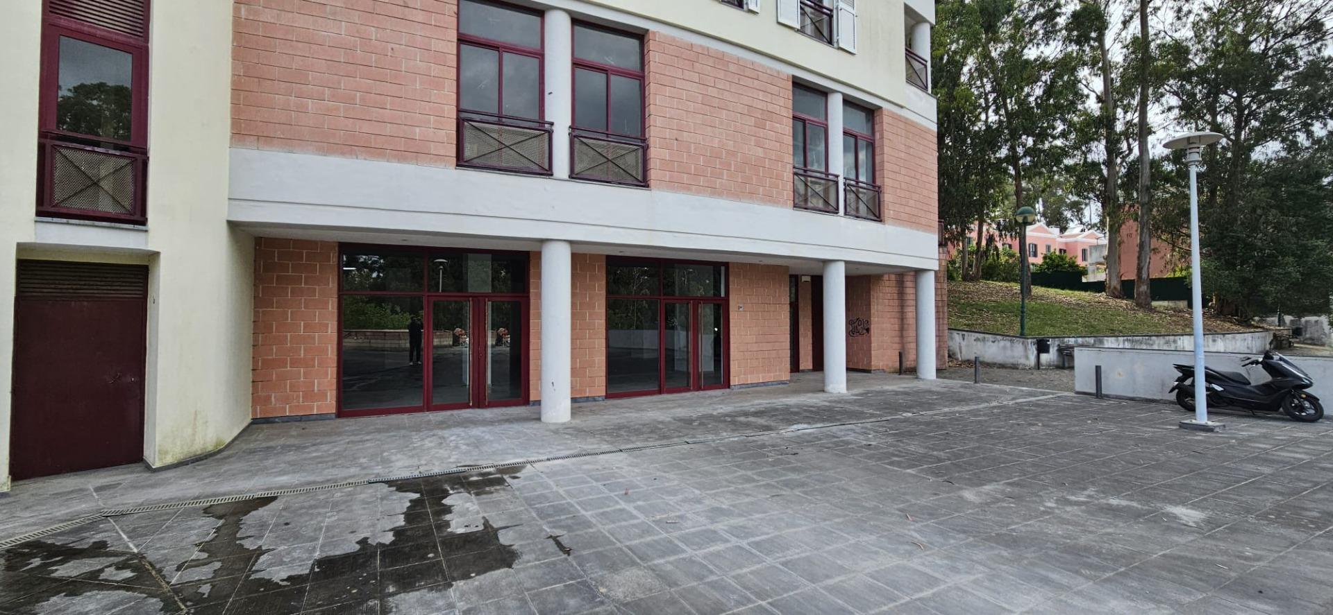 Local comercial con 35 plazas de aparcamiento
