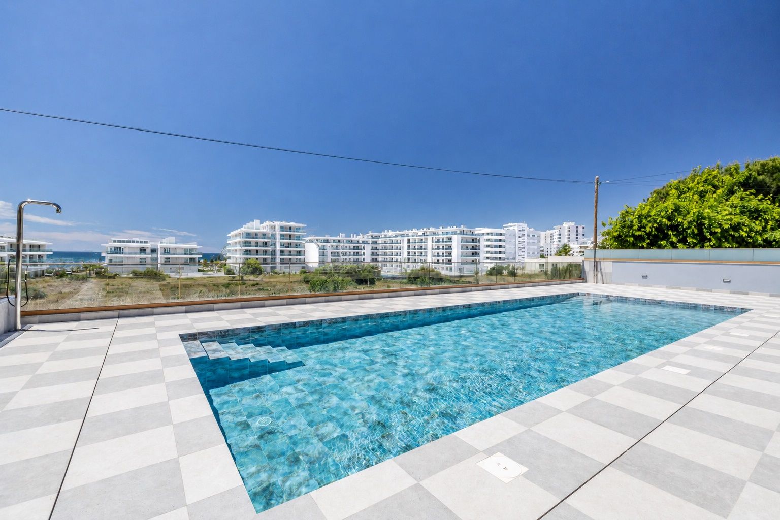 Apartamento T2 de Luxo a 300m do Oceano | Quarteira