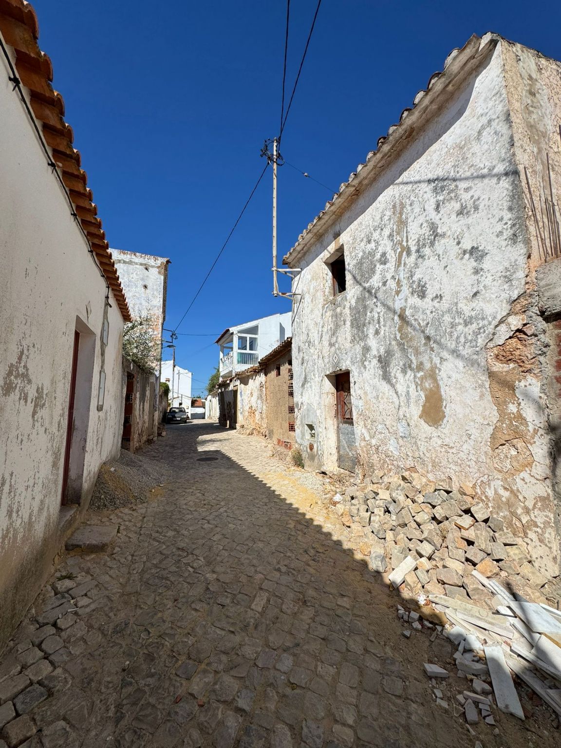 Experience the Authentic Algarve: Townhouse for Renovation in a Rural Village