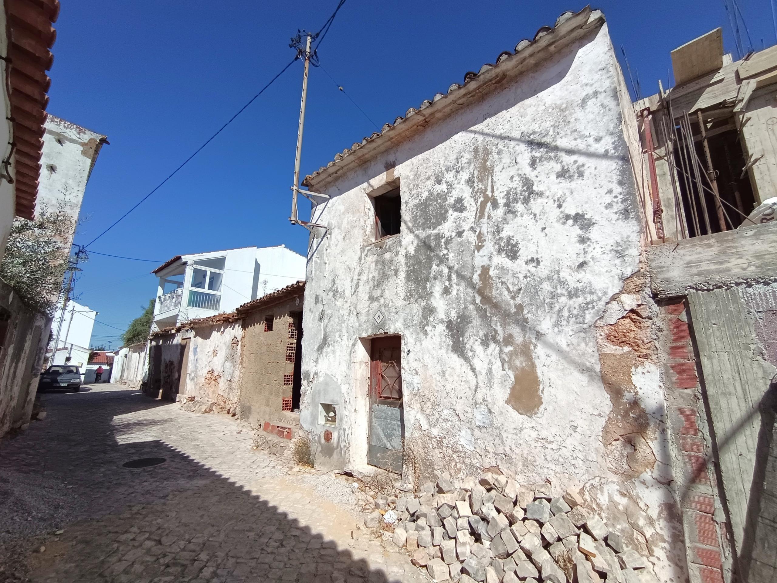 Experience the Authentic Algarve: Townhouse for Renovation in a Rural Village