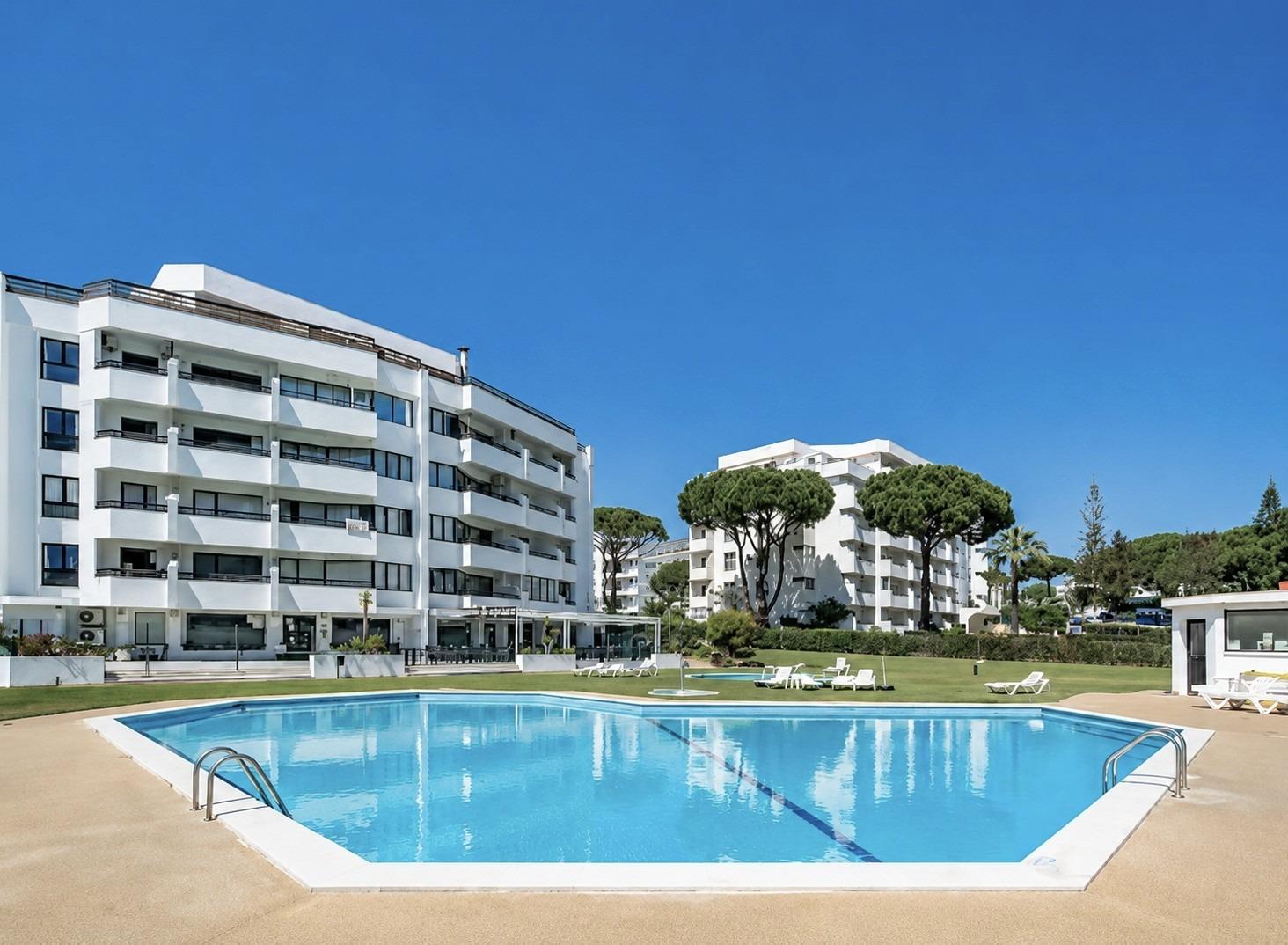 2-Bedroom Apartment with Local Accommodation Licence in a Private Condominium with Swimming Pool in Vilamoura