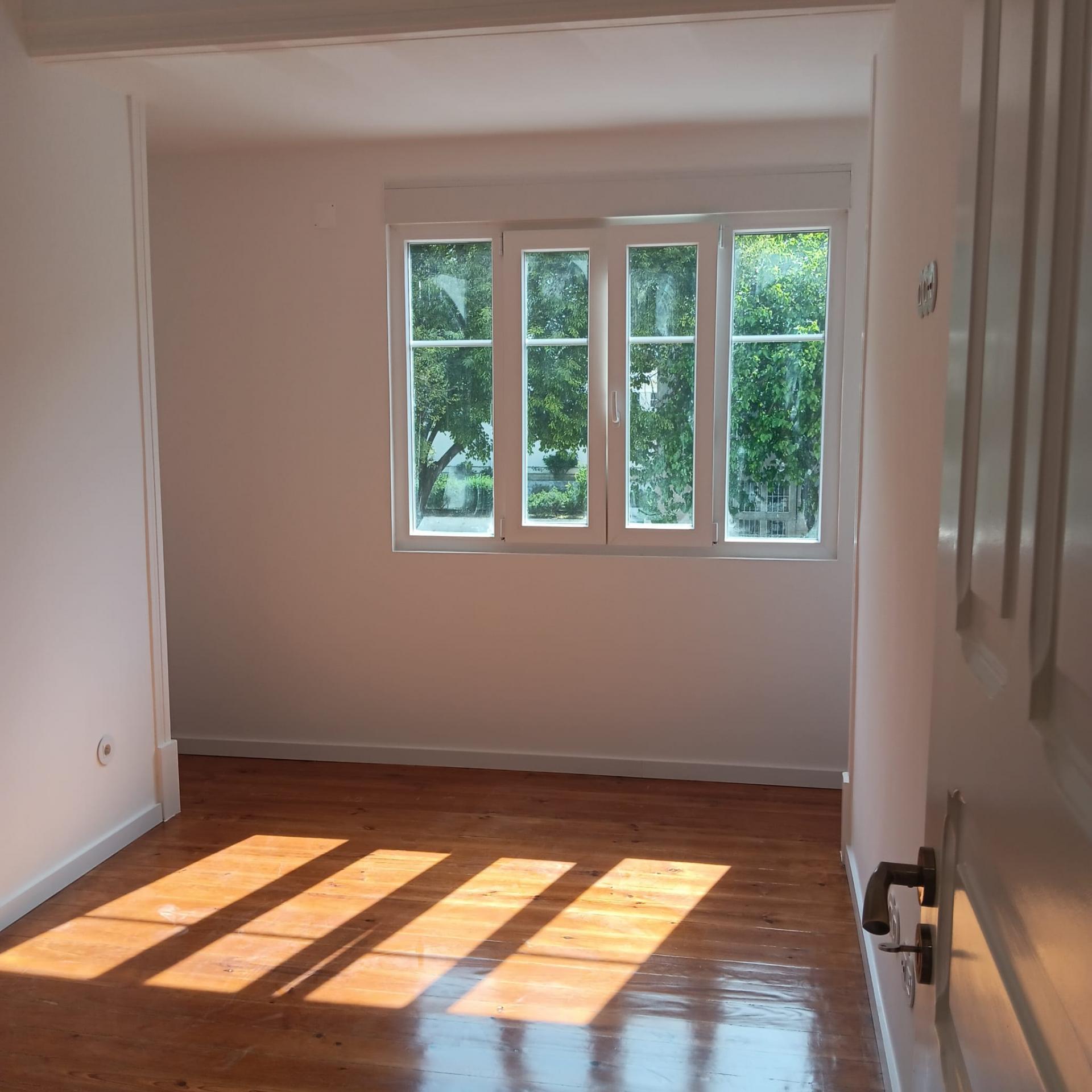 Piso totalmente reformado de 3 habitaciones en Av. General Rocadas