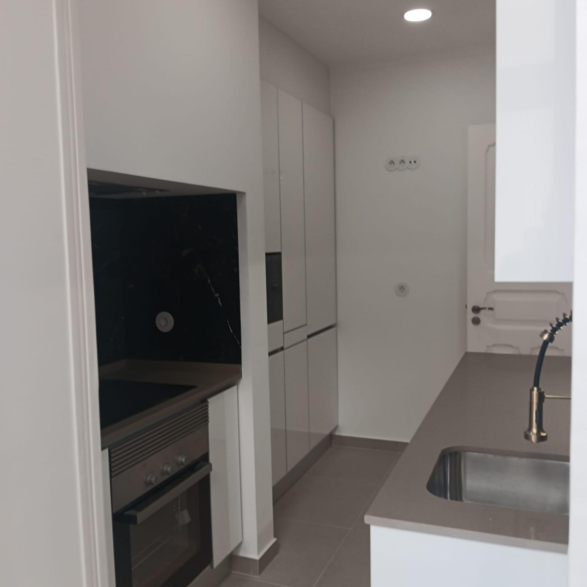 Piso totalmente reformado de 3 habitaciones en Av. General Rocadas