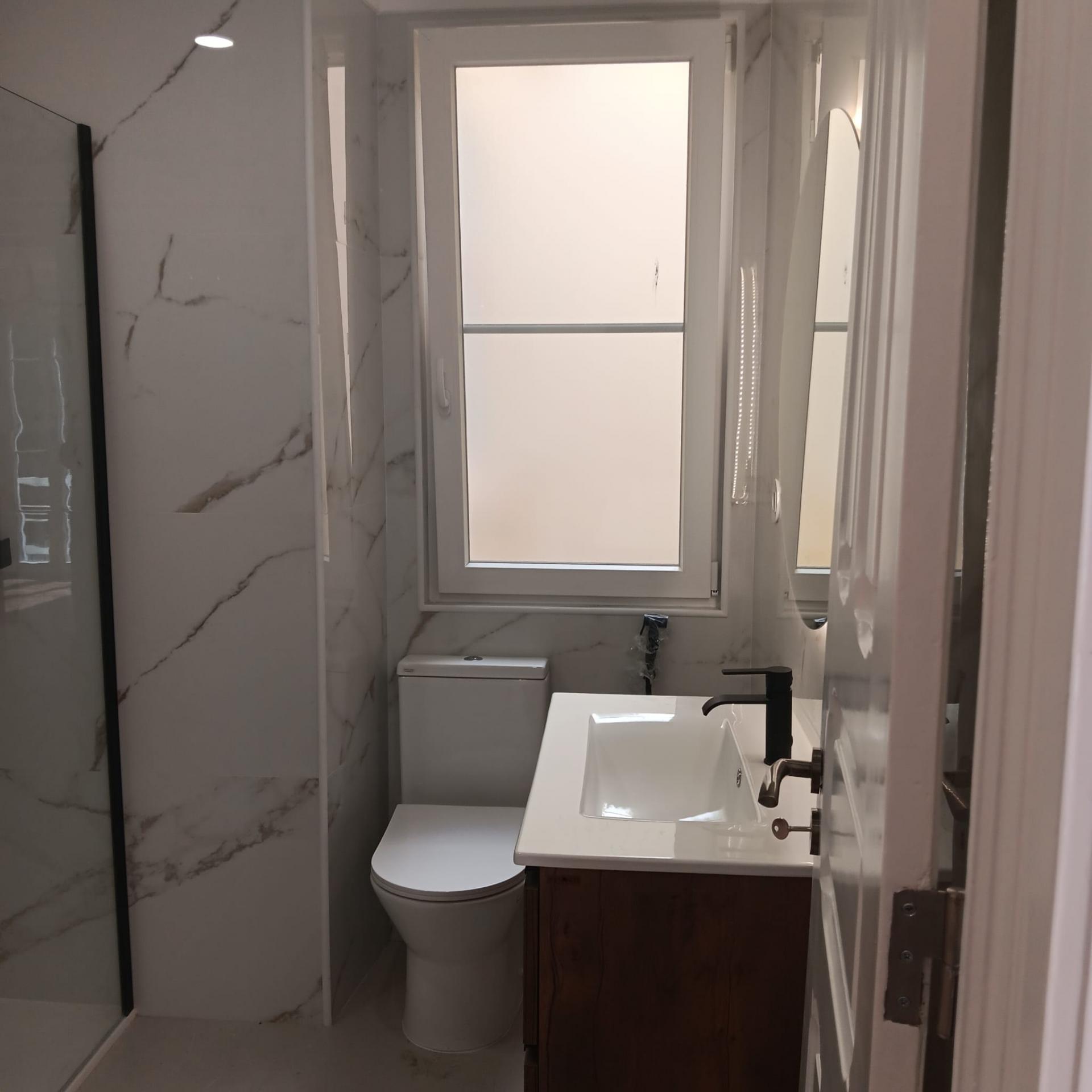 Piso totalmente reformado de 3 habitaciones en Av. General Rocadas