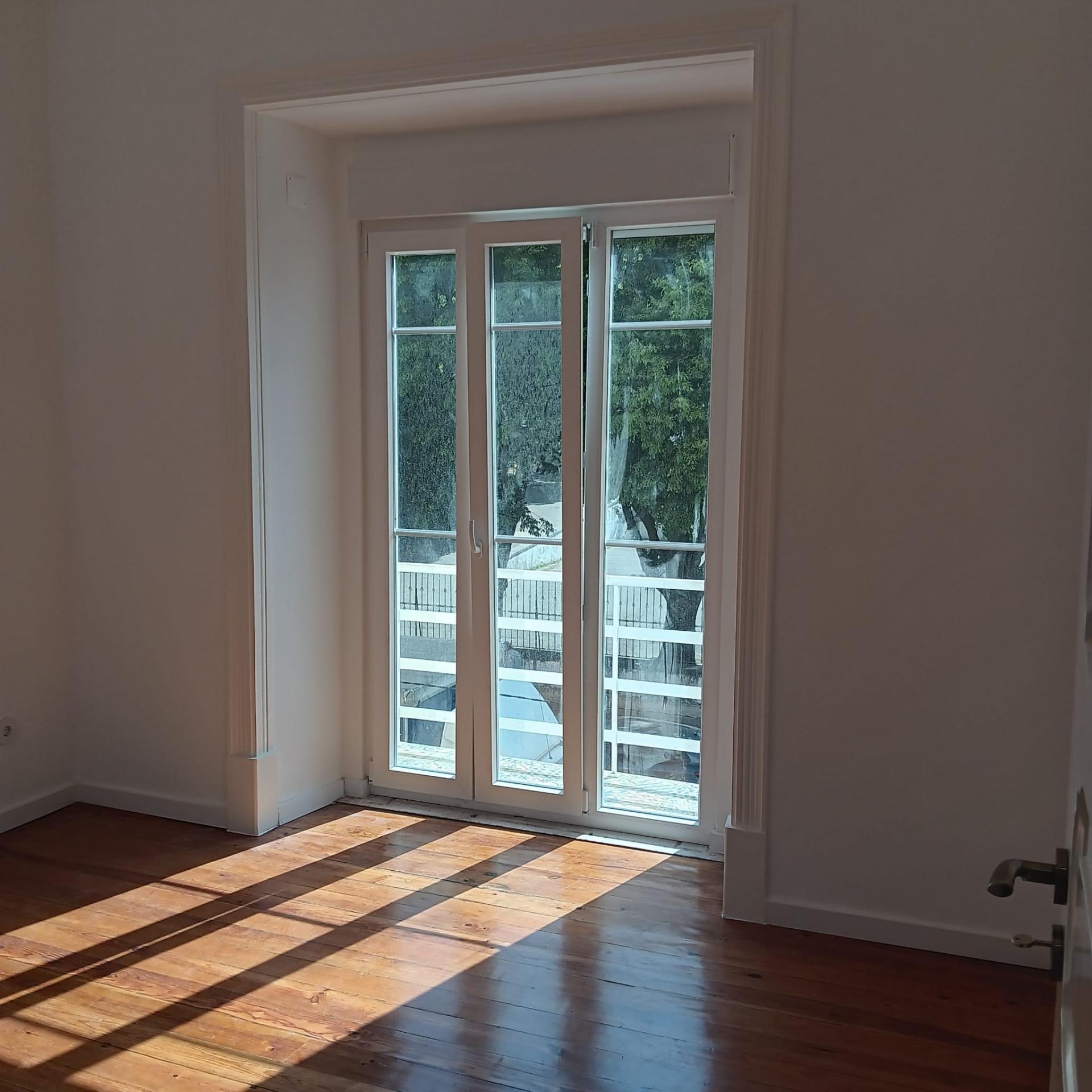 Piso totalmente reformado de 3 habitaciones en Av. General Rocadas