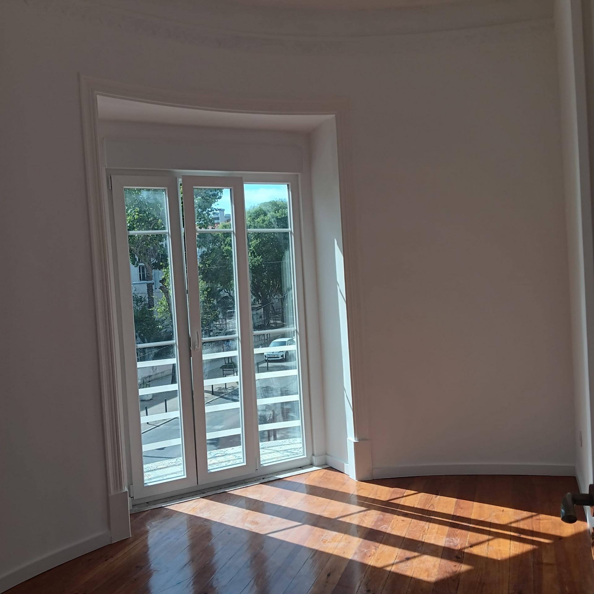 Piso totalmente reformado de 3 habitaciones en Av. General Rocadas