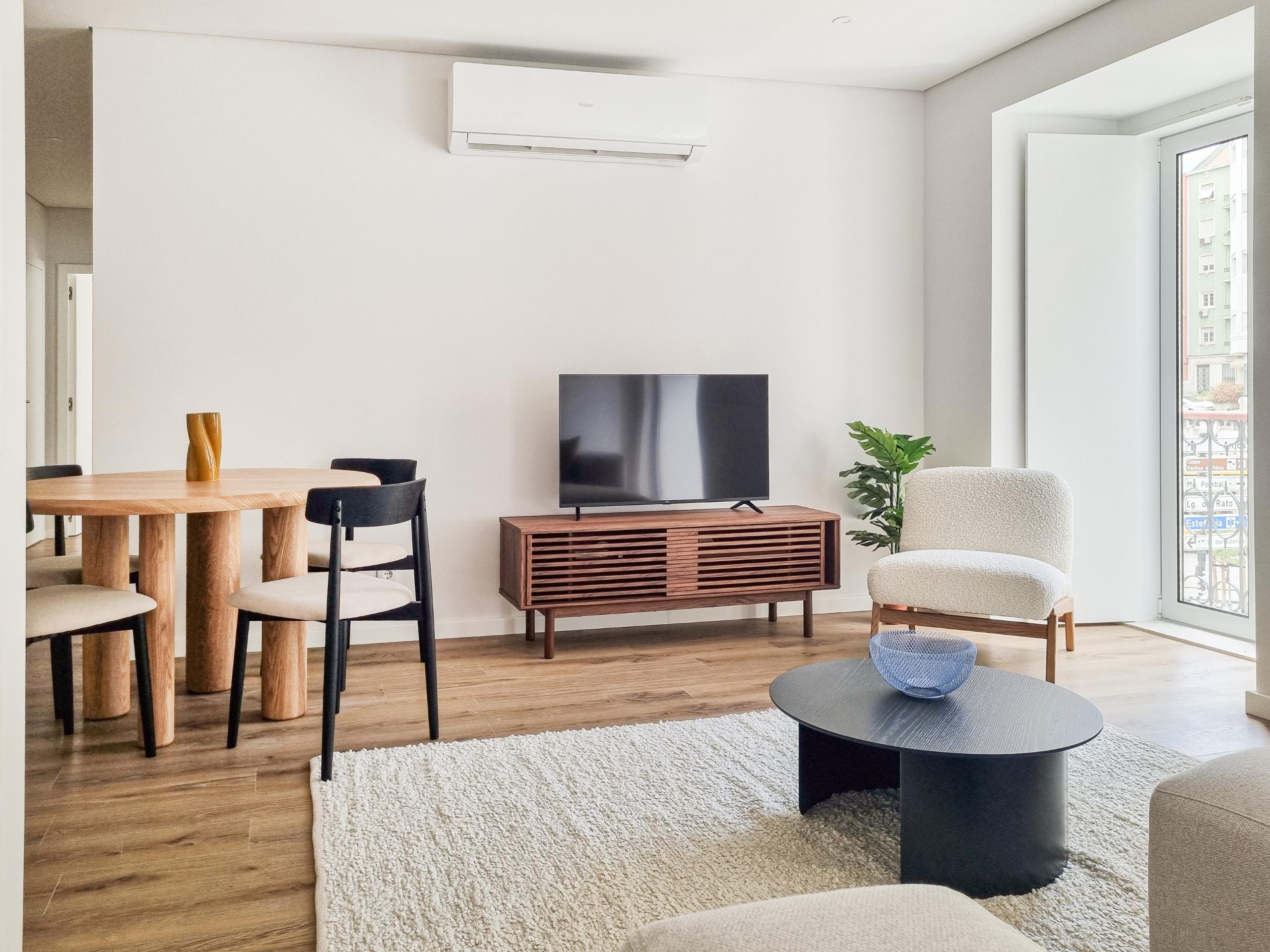 2-Bedroom Apartment in Anjos, Lisbon