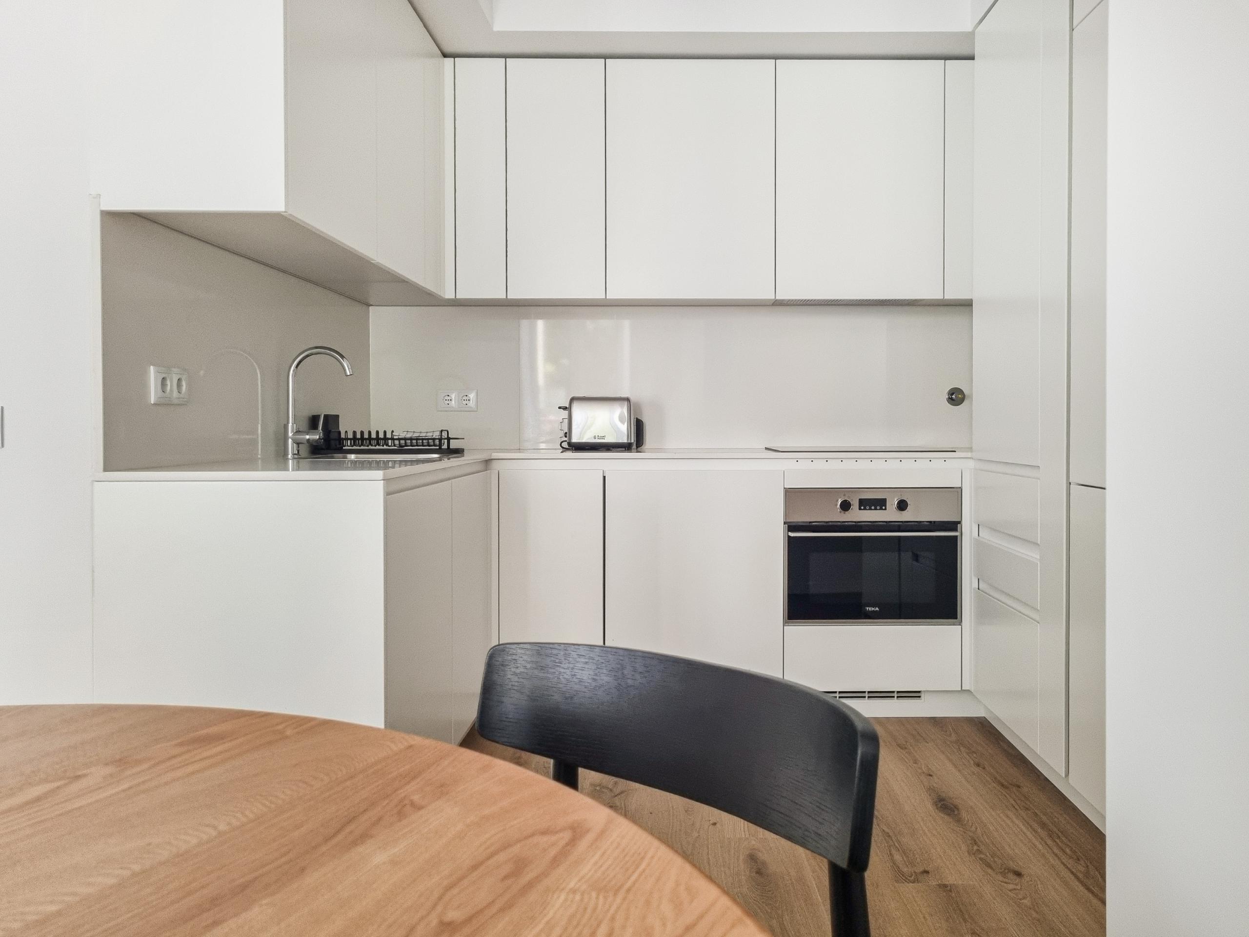 2-Bedroom Apartment in Anjos, Lisbon