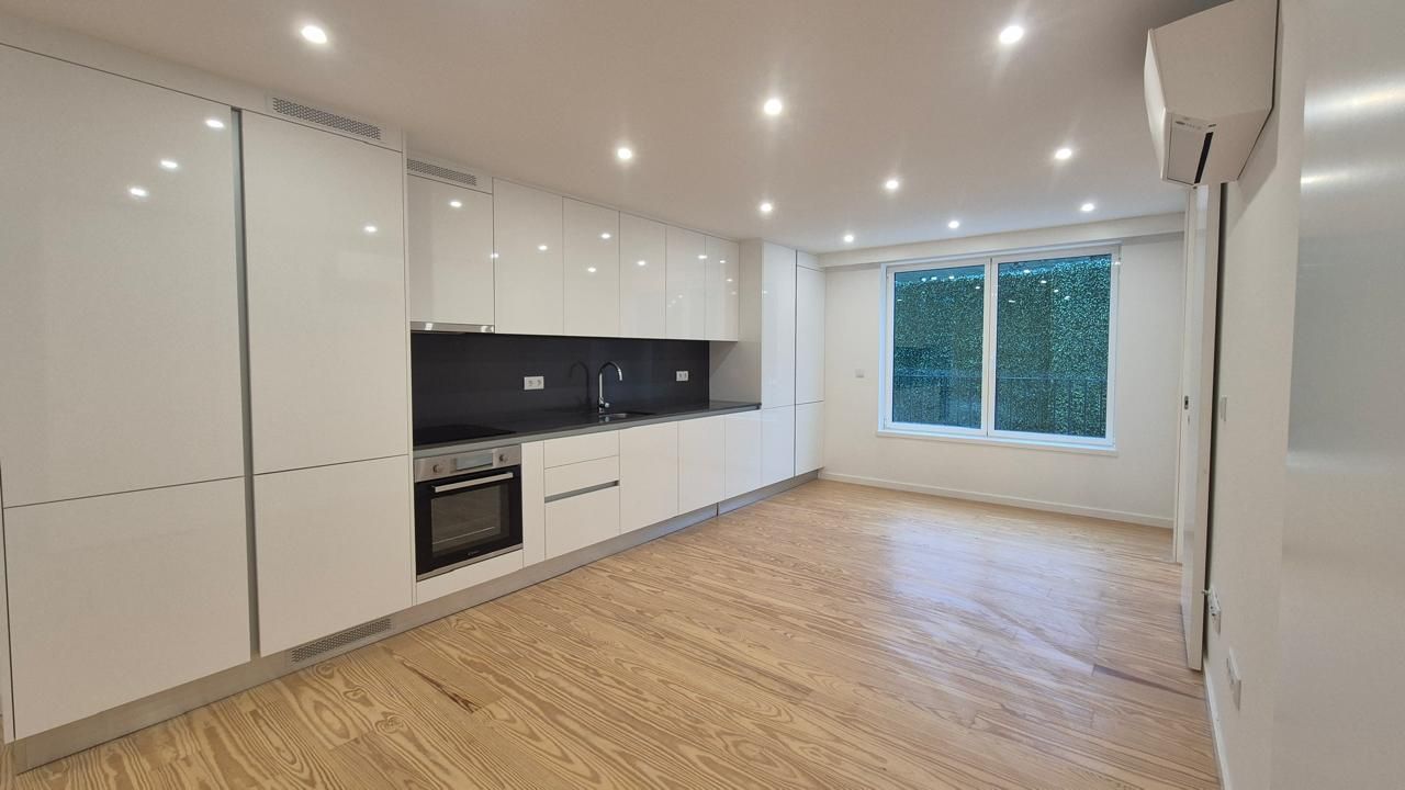 One-bedroom apartment with garage 300 meters from the D. Luis I Bridge!
