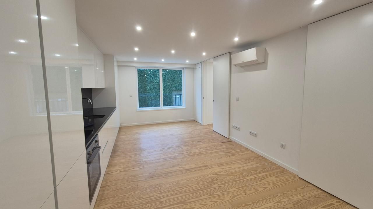 One-bedroom apartment with garage 300 meters from the D. Luis I Bridge!