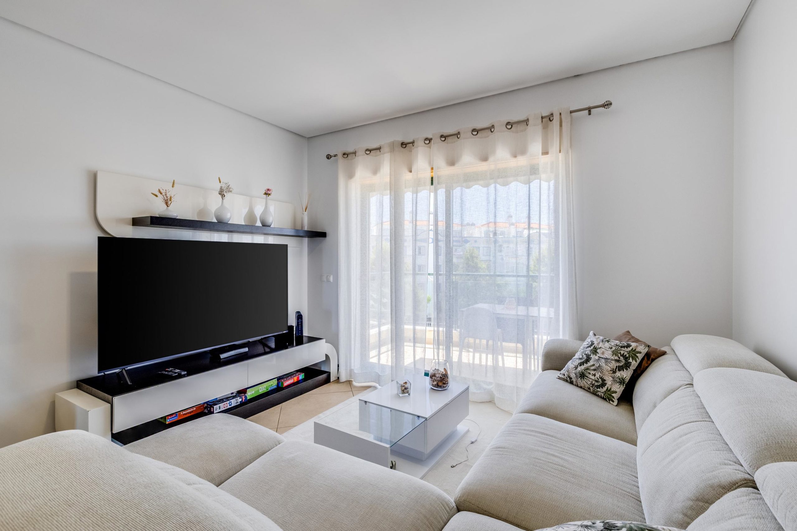 Apartamento de 3 dormitorios en Condominio Privado con Piscinas en Quarteira