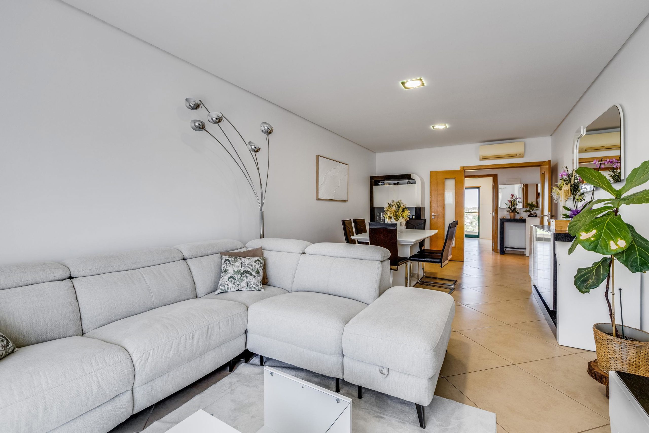 Apartamento de 3 dormitorios en Condominio Privado con Piscinas en Quarteira