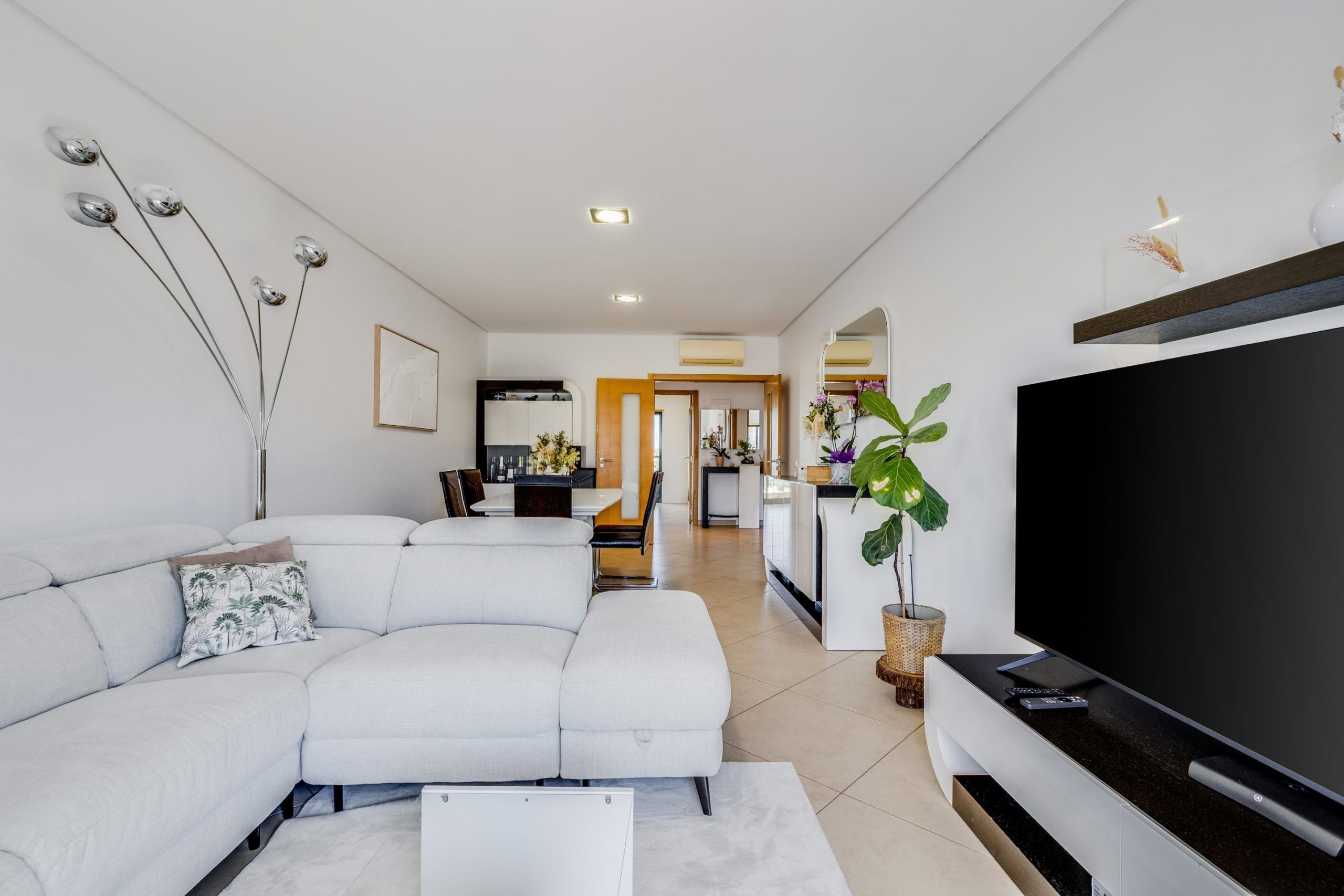 Apartamento de 3 dormitorios en Condominio Privado con Piscinas en Quarteira