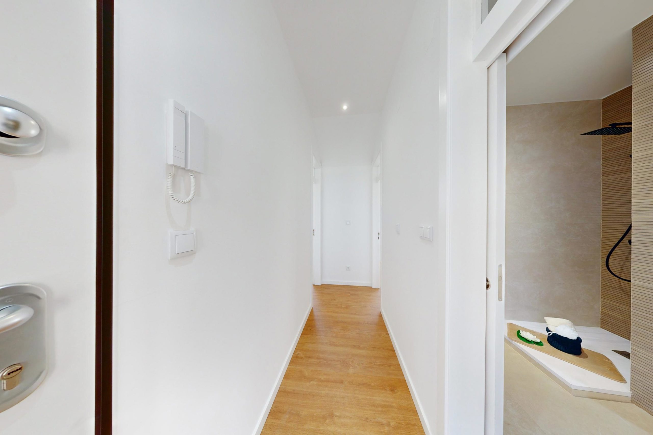 Excellent furnished and decorated 2-bedr. flat in São Vicente.