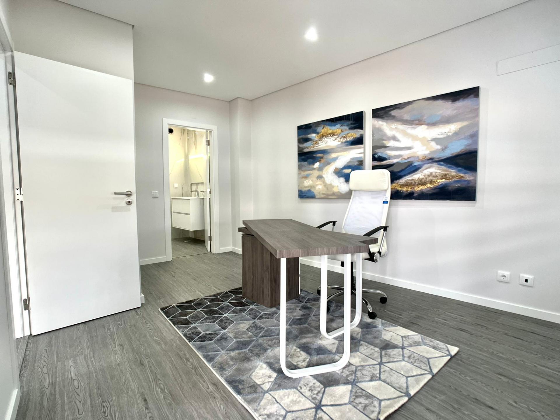 3-Bedroom Apartment with Balconies and Stunning Views of the Ria Formosa