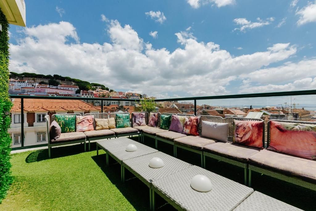2-Bedroom duplex apartment located in a premium area in Lisbon, 500m from the Tagus river!