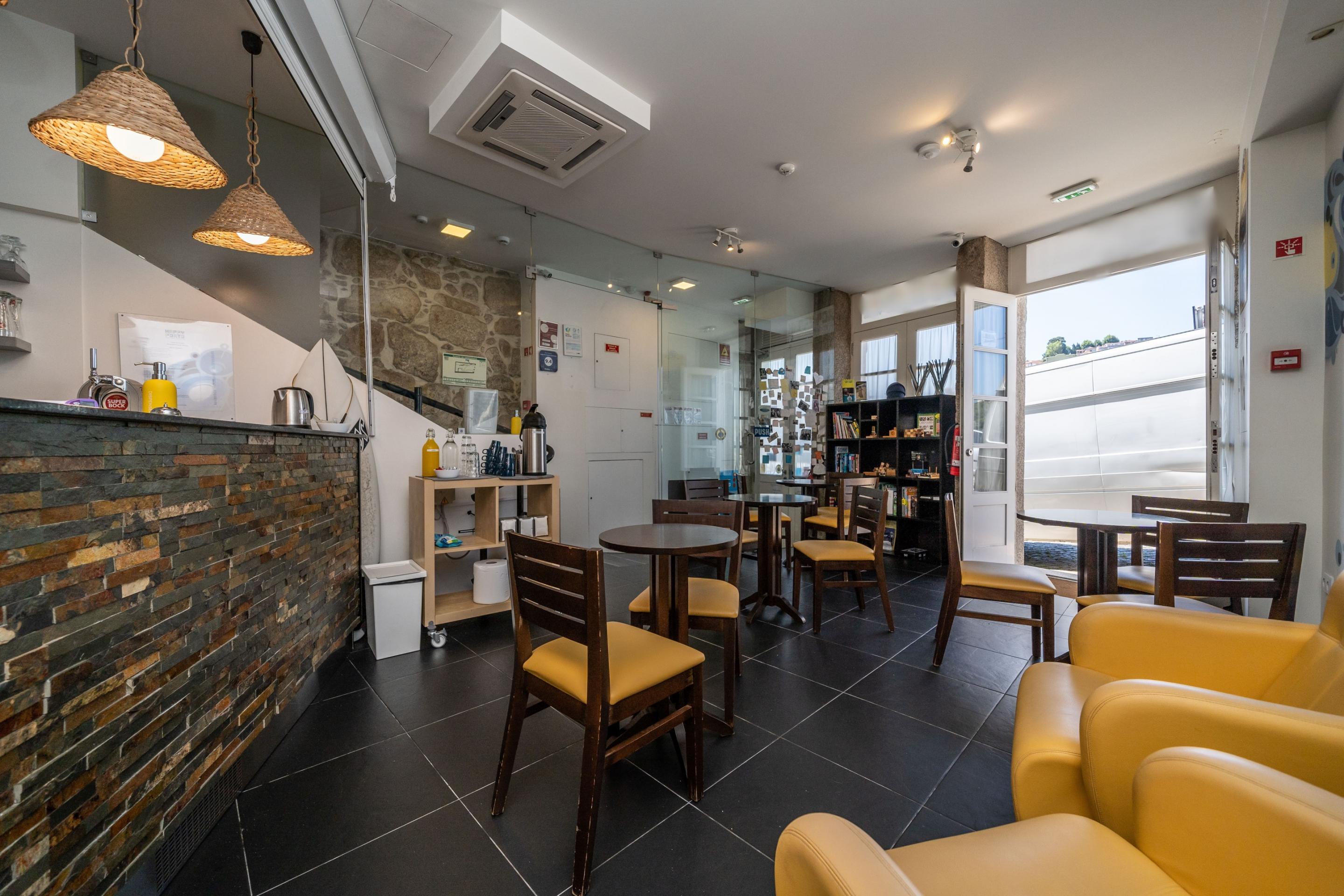 Hostel in front of the Douro River!!