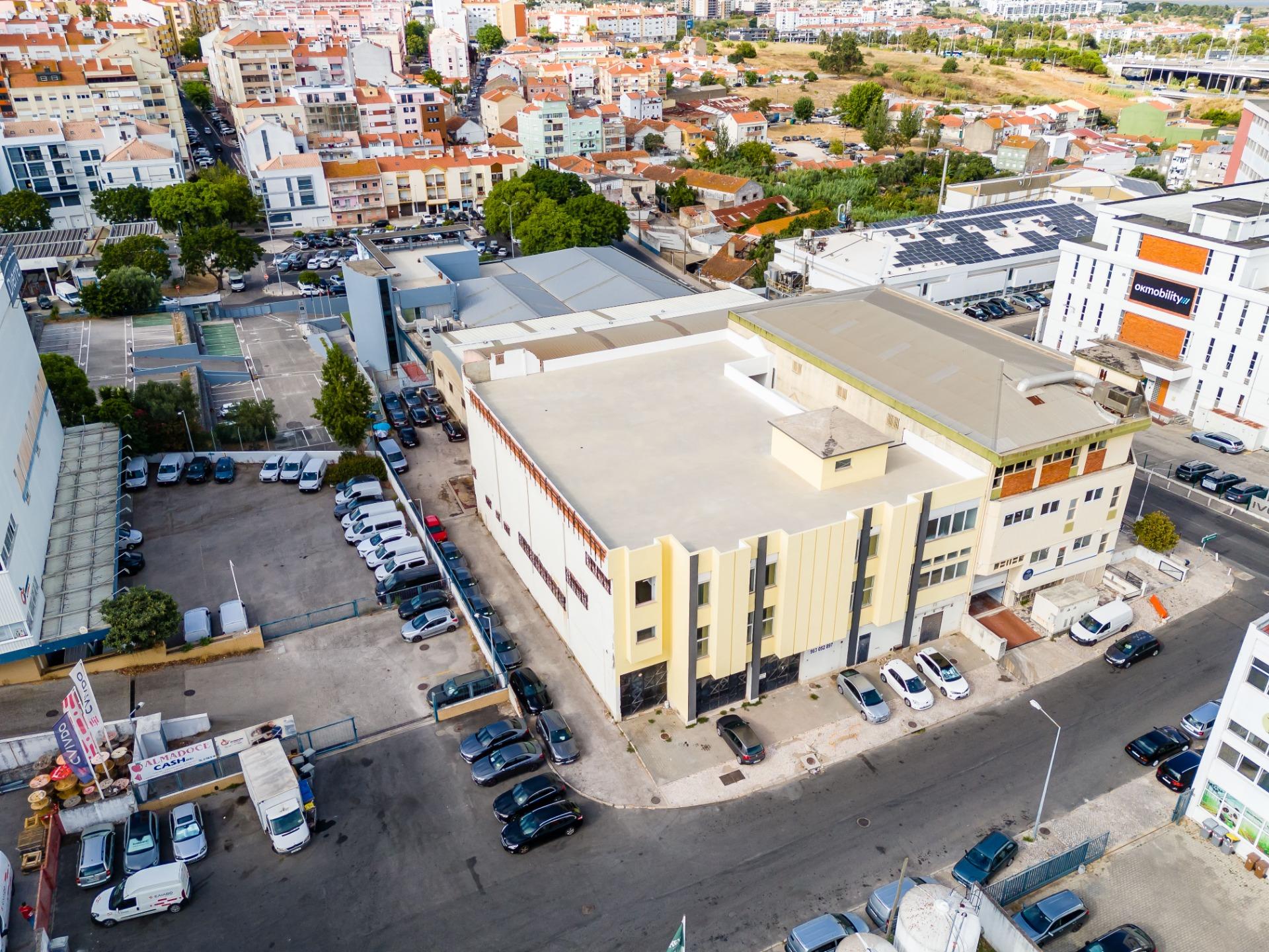 Nave industrial de 5 plantas en Prior Velho, Loures