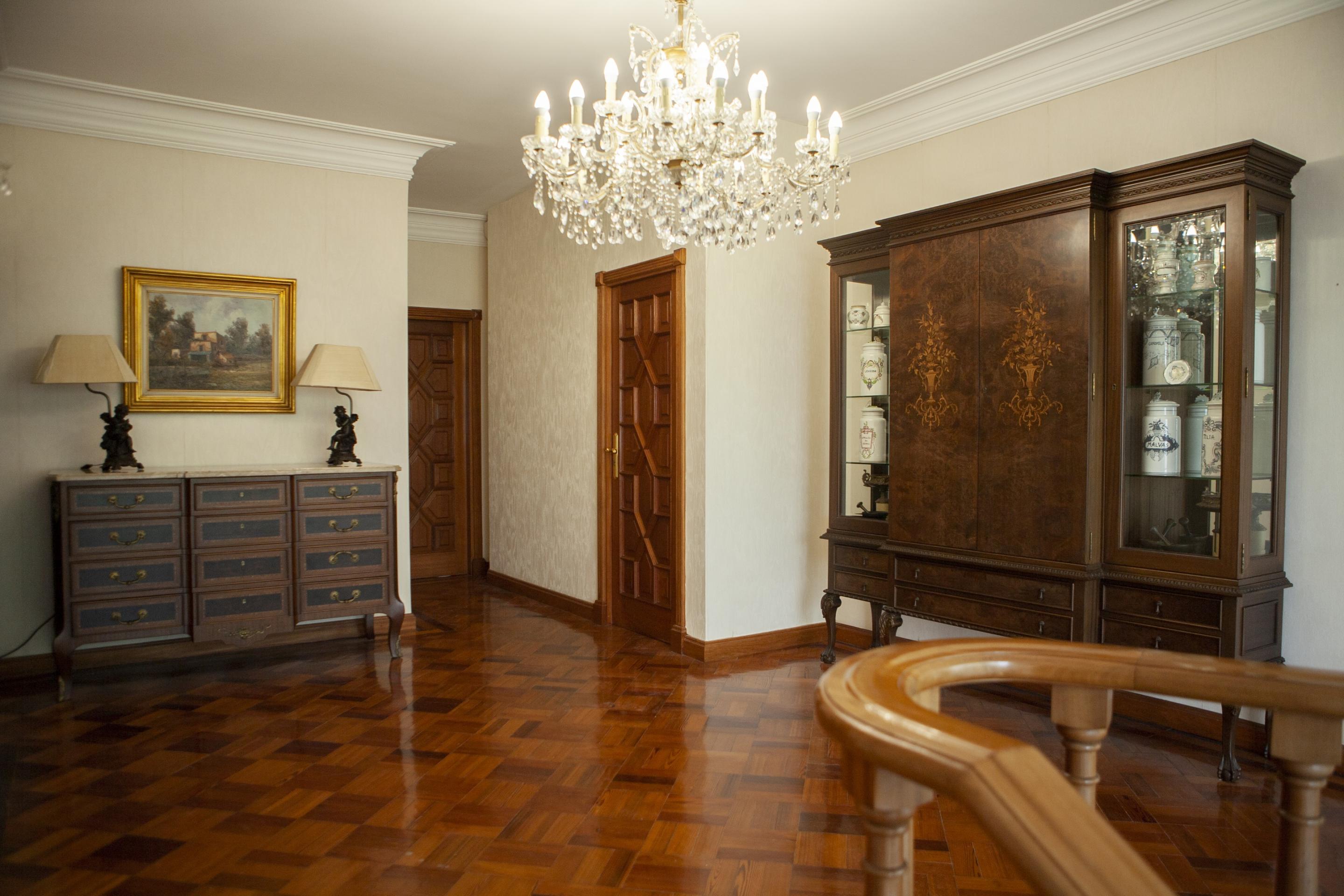 11-bedroom villa with 4 fronts, tourist license and 9 en-suite bedrooms