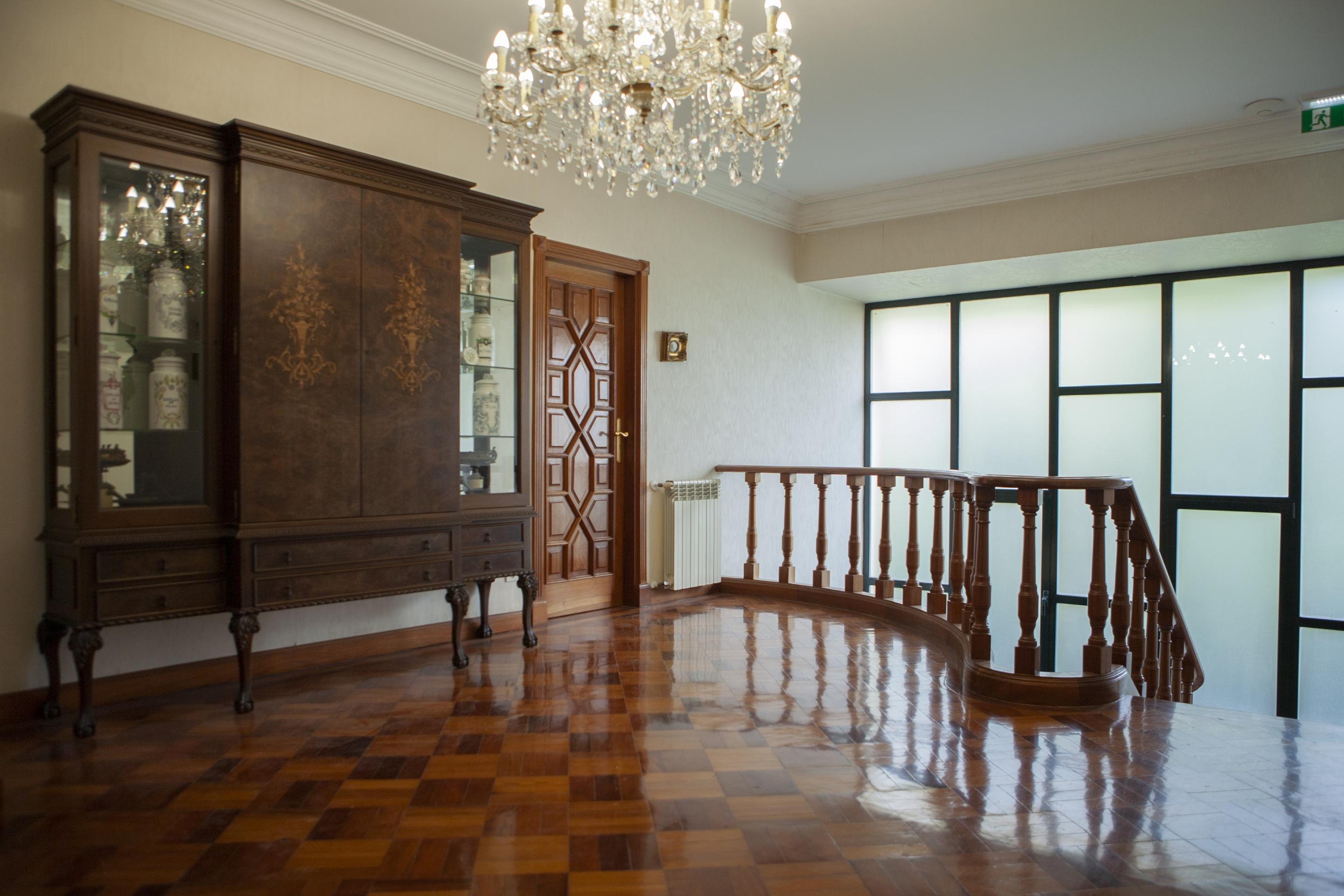 11-bedroom villa with 4 fronts, tourist license and 9 en-suite bedrooms