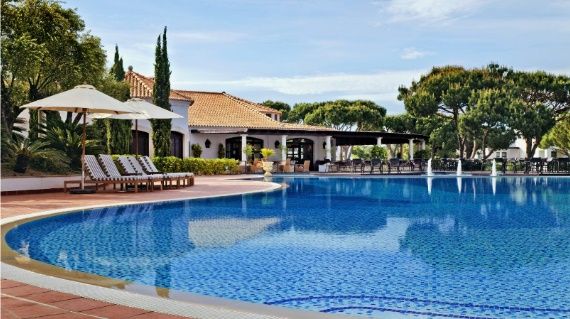 3-Bedroom Apartment with Pool and Garden View