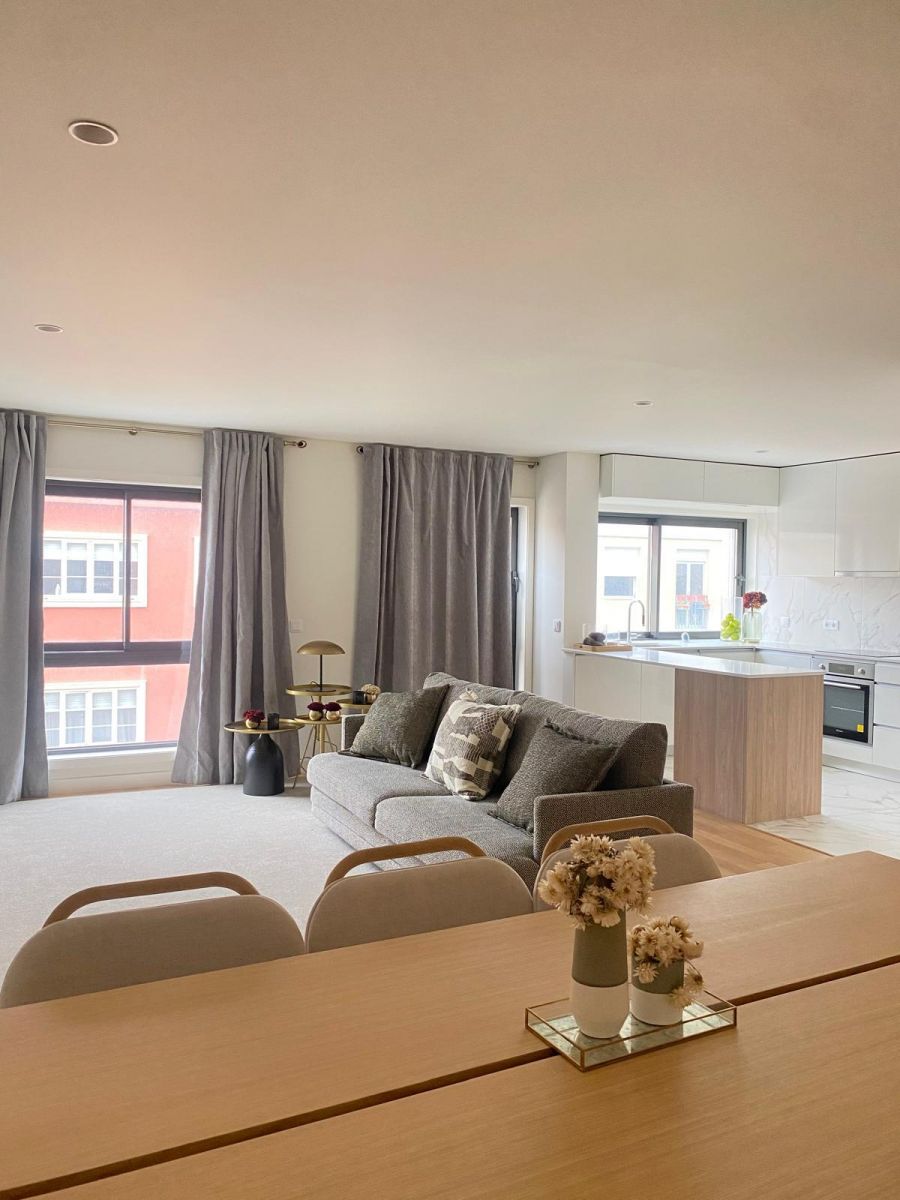 Moderno apartamento de 3 dormitorios con balcón y garaje en el corazón de Oporto