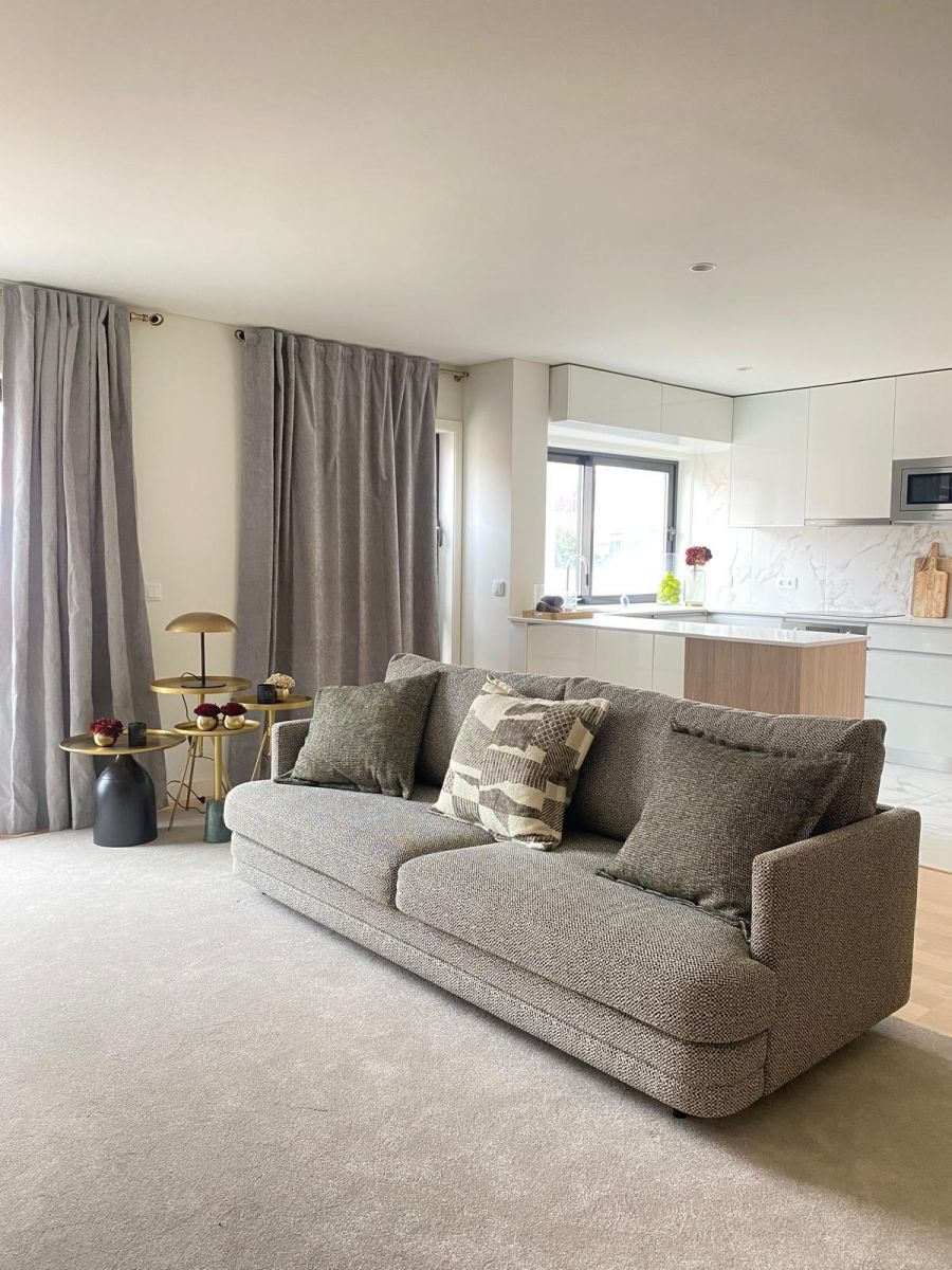 Moderno apartamento de 3 dormitorios con balcón y garaje en el corazón de Oporto