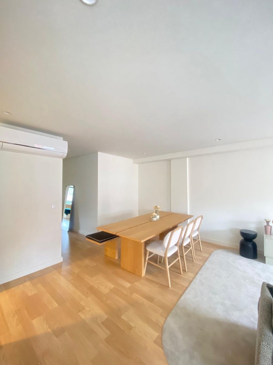 Moderno apartamento de 3 dormitorios con balcón y garaje en el corazón de Oporto