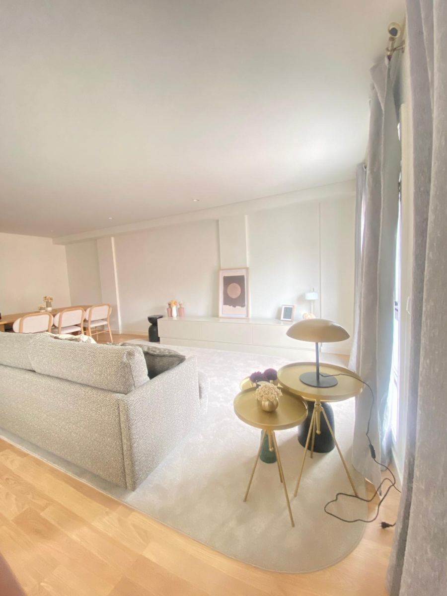 Moderno apartamento de 3 dormitorios con balcón y garaje en el corazón de Oporto